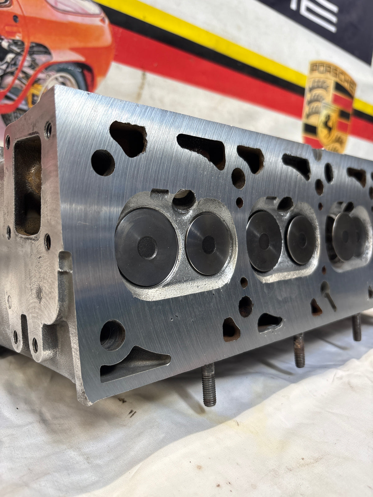 Porsche 924 Turbo reconditioned cylinder head with camshaft 9311043013R