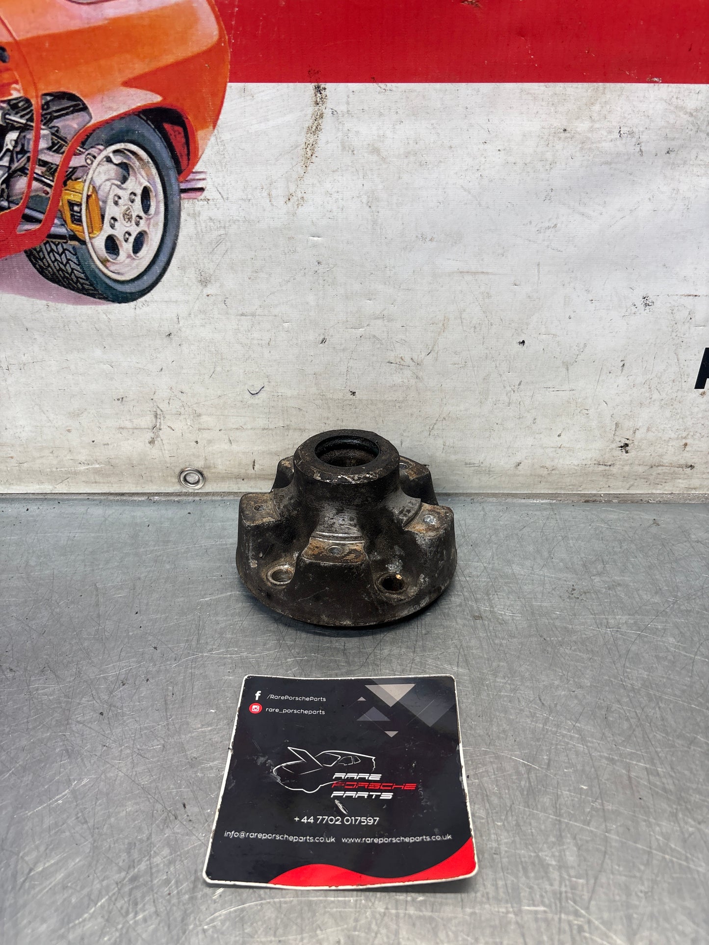 Porsche 911 930 wheel hub, used 9113416054R