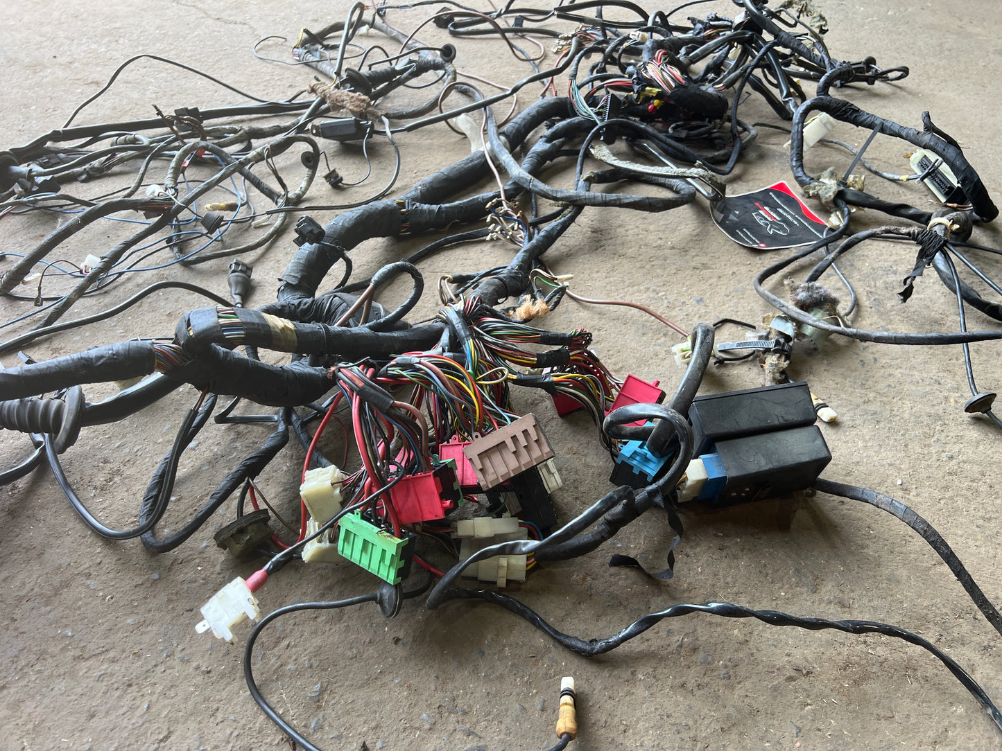 Porsche 944 2.5 Turbo 1987 cablaggio interno completo, telaio. Pezzi di ricambio o riparazioni 010 usati!!