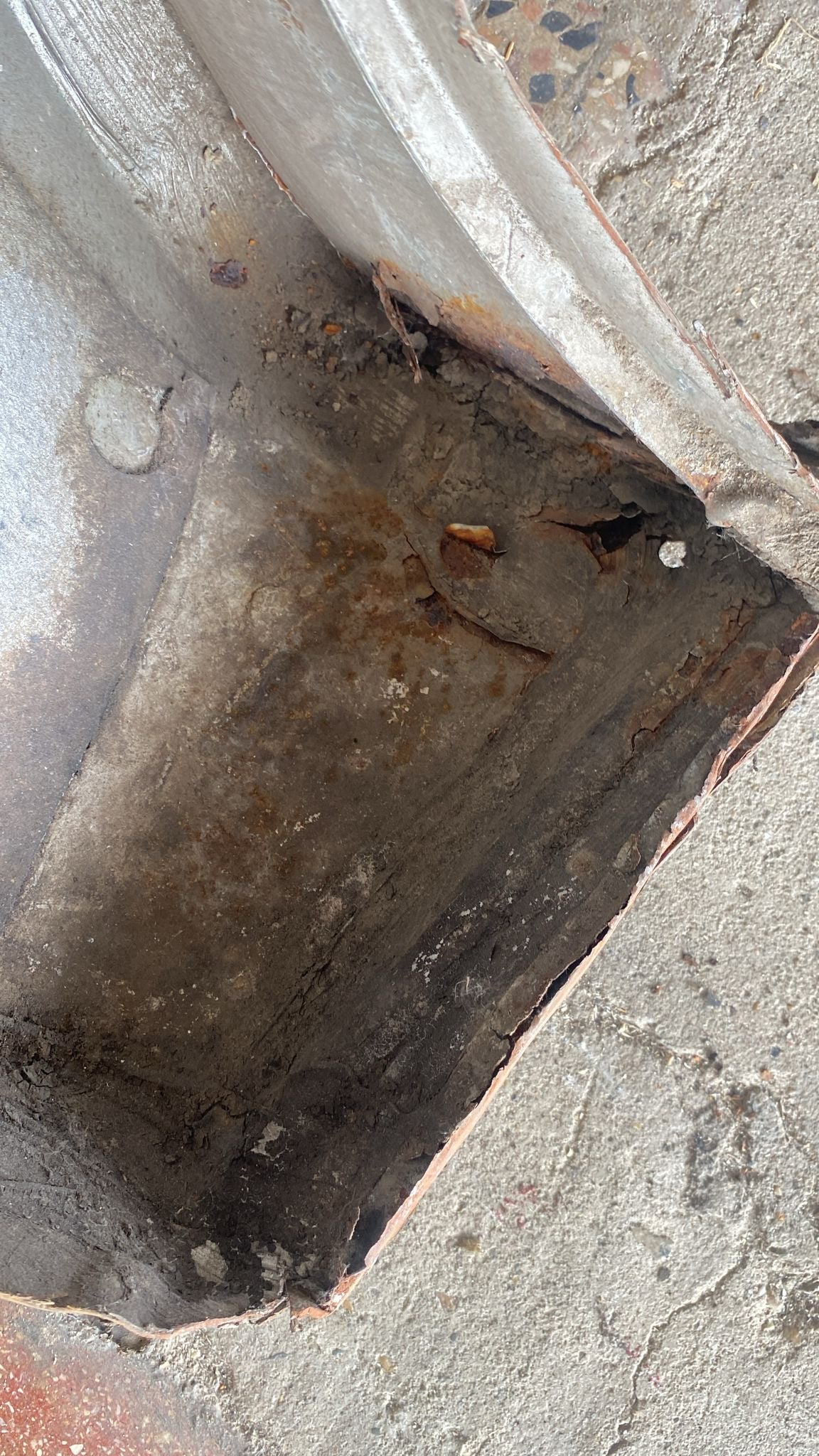 Porsche 944 left side cut, rear fender, 94450390303 with some rust