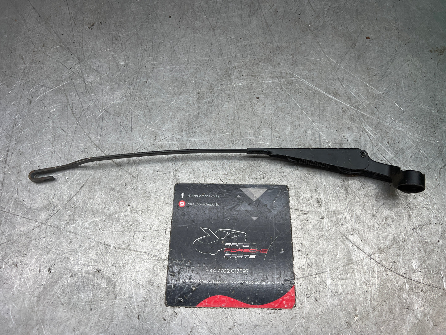 Porsche 924 80-88 944 82-85.5 braccio tergicristallo anteriore 372mm, usato per ristrutturazione