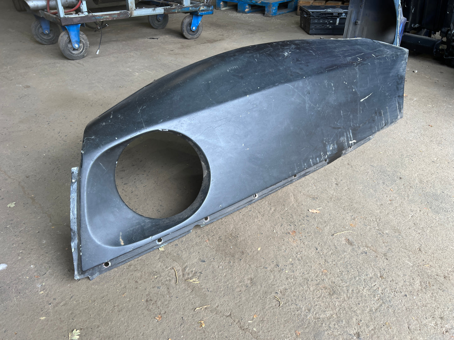 Porsche 928 -87 front right wing, used 92850301202