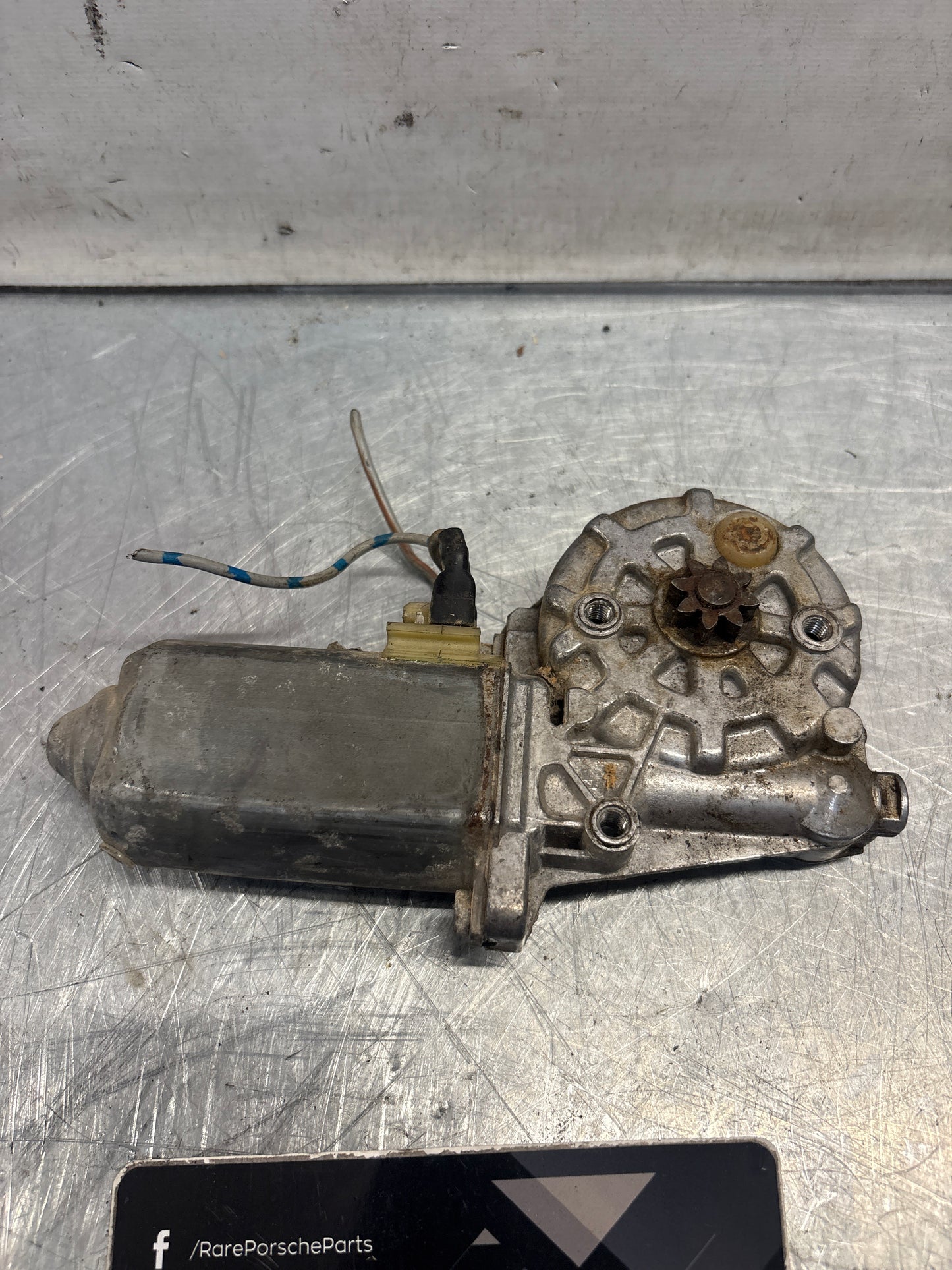 Porsche 928 window regulator motor, right, used 92862401404