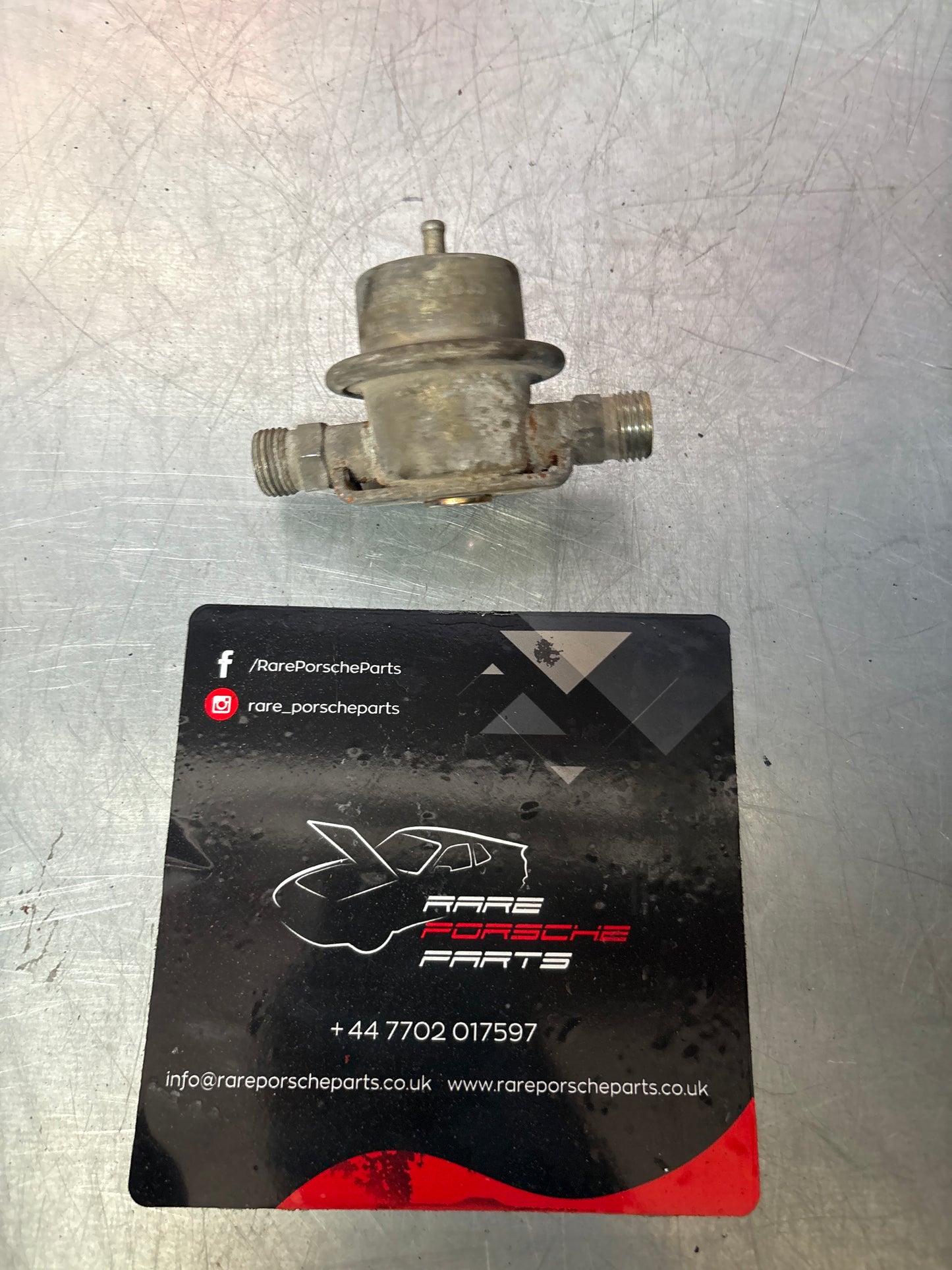Porsche 928 S4 fuel pressure damper, used. 0280161035