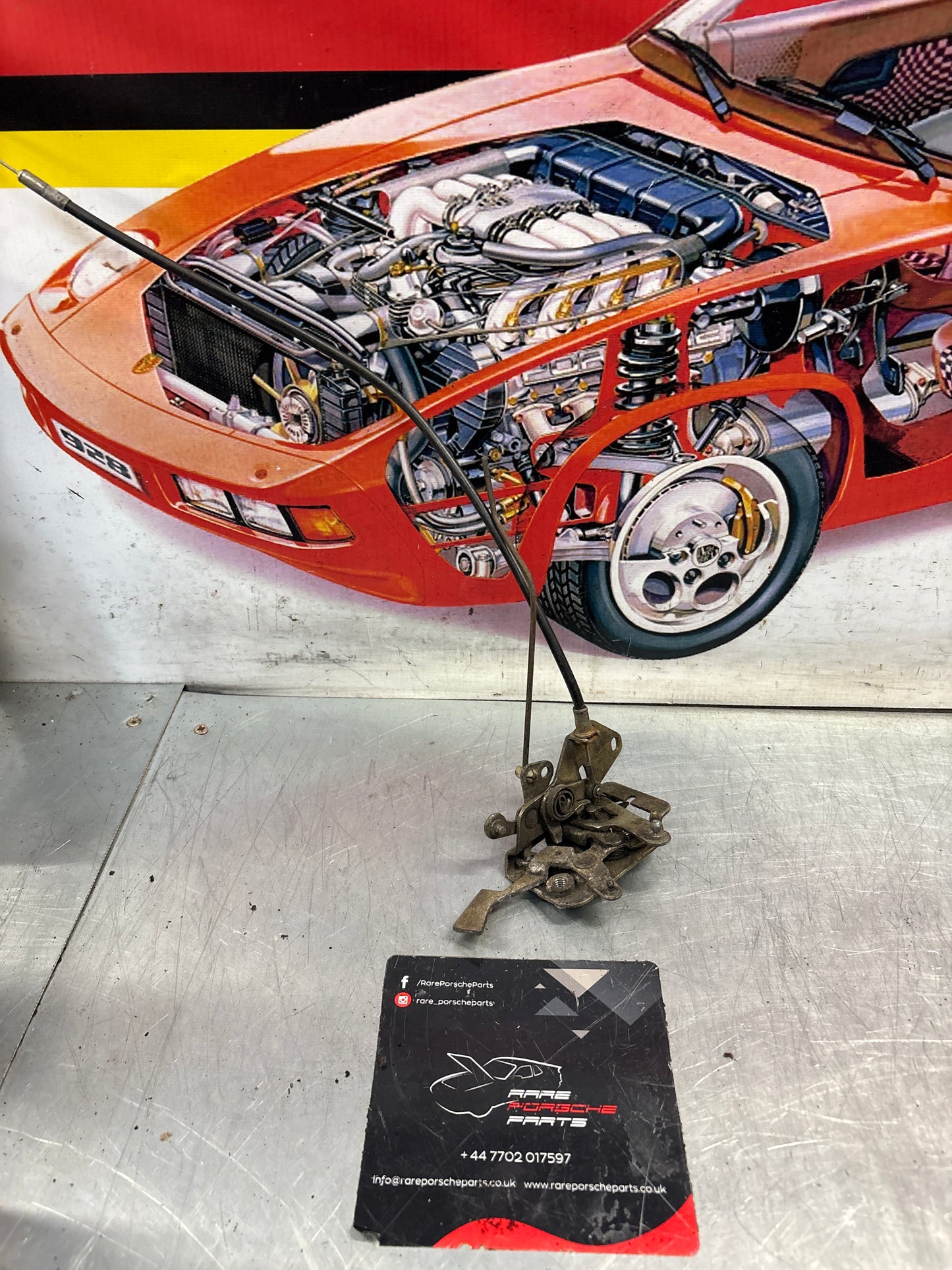 Porsche 928 right hand door latch 92853705405 used