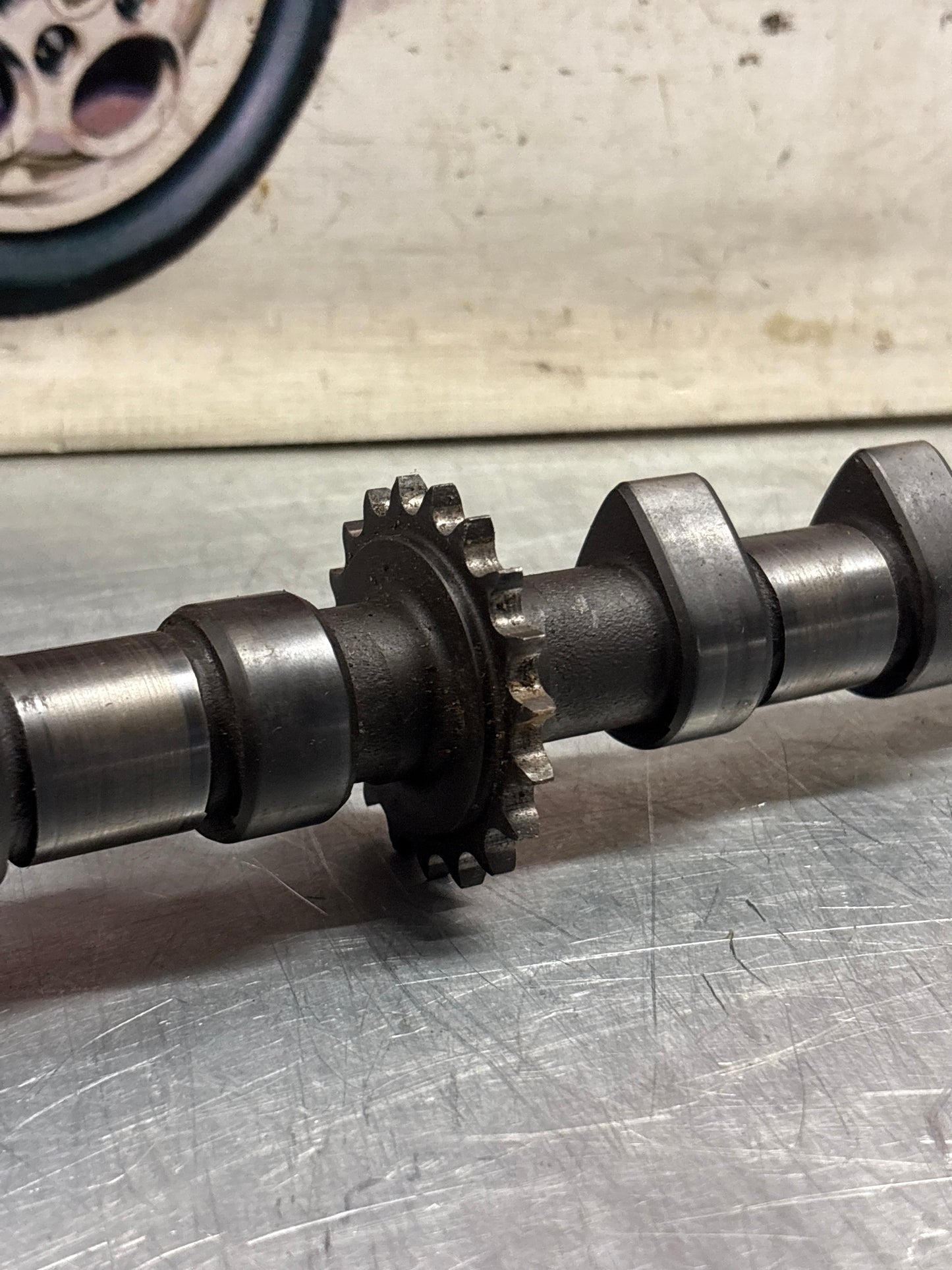 Porsche 928 S3 M28.45/46 engine Camshaft, exhaust side, cylinder 1-4, used 9281052931R / 92810529308