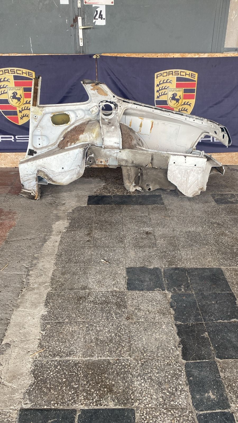 Porsche 944 Right side cut, rear fender 94450390403,