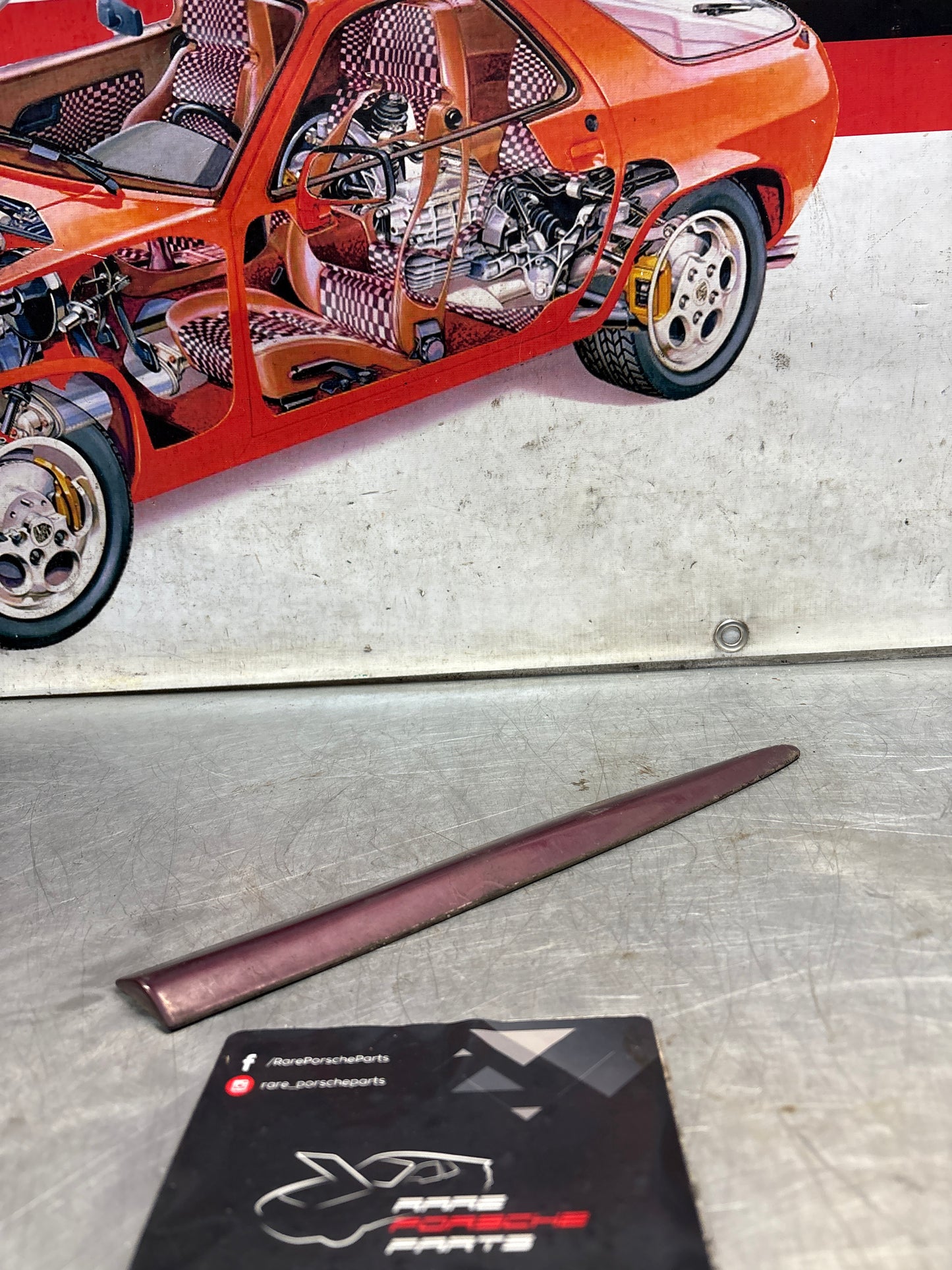 Porsche 928 right side front wing molding trim, for spares or repair 92855903803
