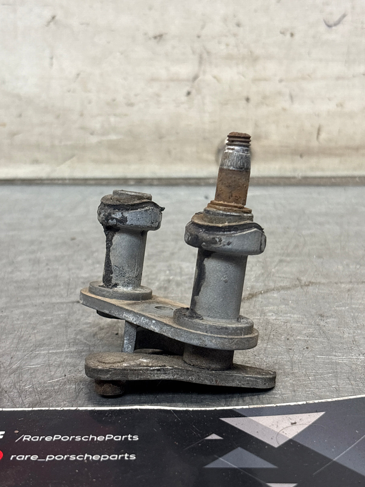 Porsche 928 / S4 / GTS real tailgate wiper mechanism, for spares or repair 92857322502
