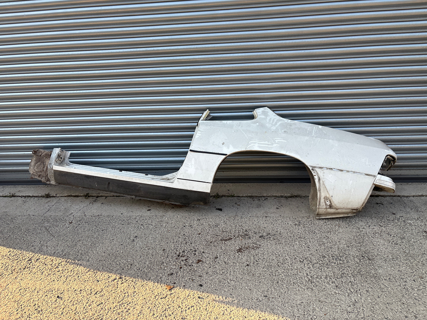 Porsche 924 left side cut, rear fender with sill