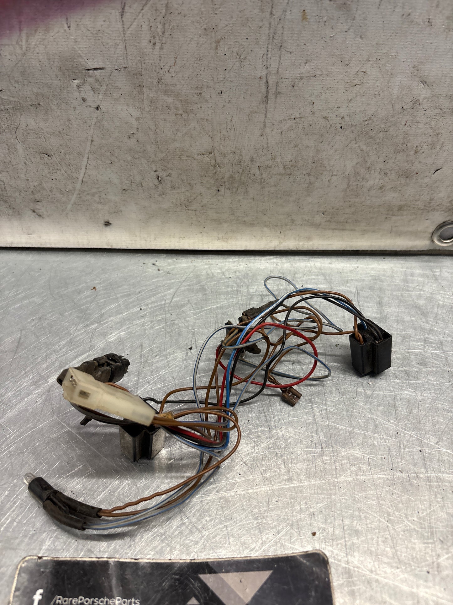 Porsche 924 944 82-85.5 centre console wiring for clock, oil pressure and volts 477971196