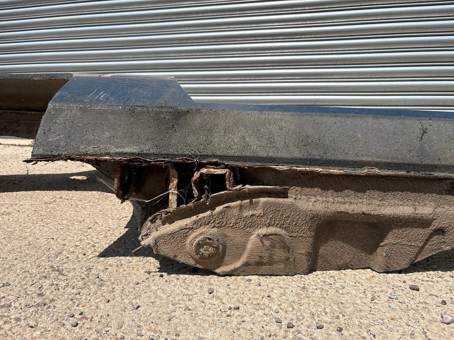 Porsche 924 right side cut, rear fender with sill
