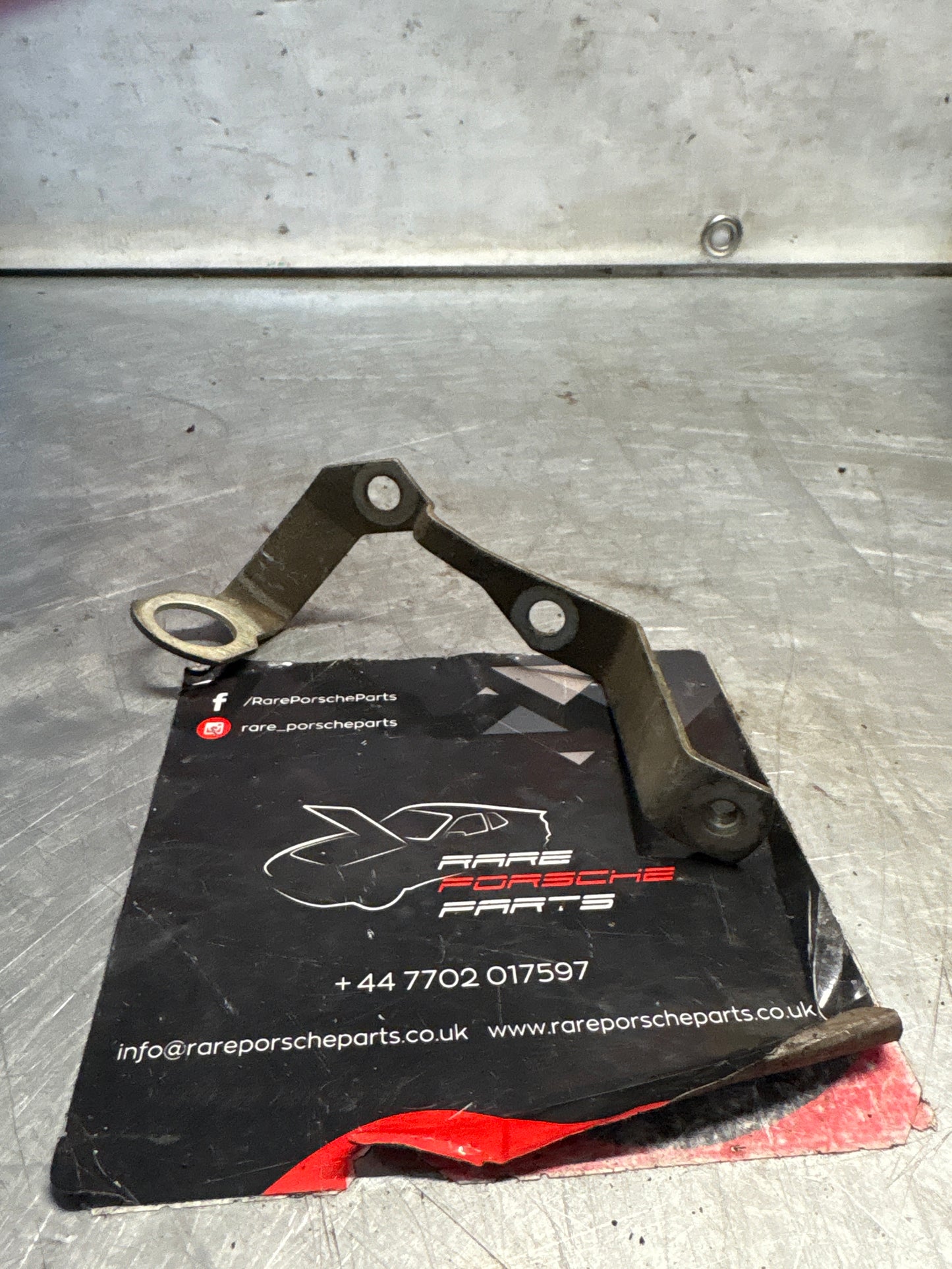 Porsche 928 air cleaner support, used 92811052506