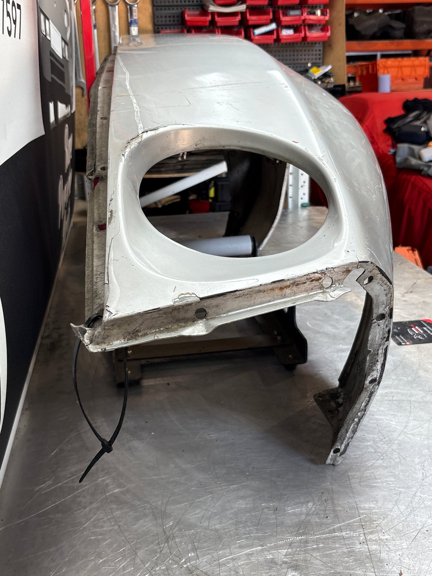 Porsche 928 -87 front left wing, 92850301103 used