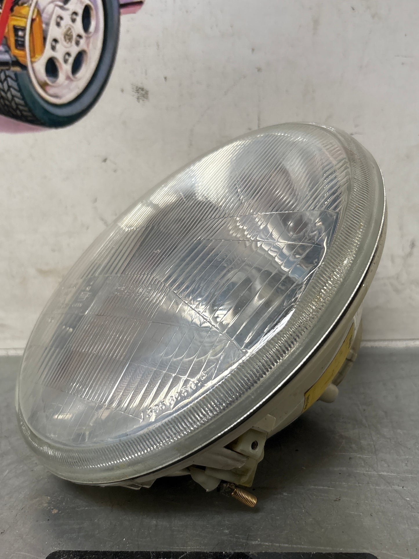 Porsche 968 right side Bosch headlight, used 94463192900 / 0301900306 / 1305304021