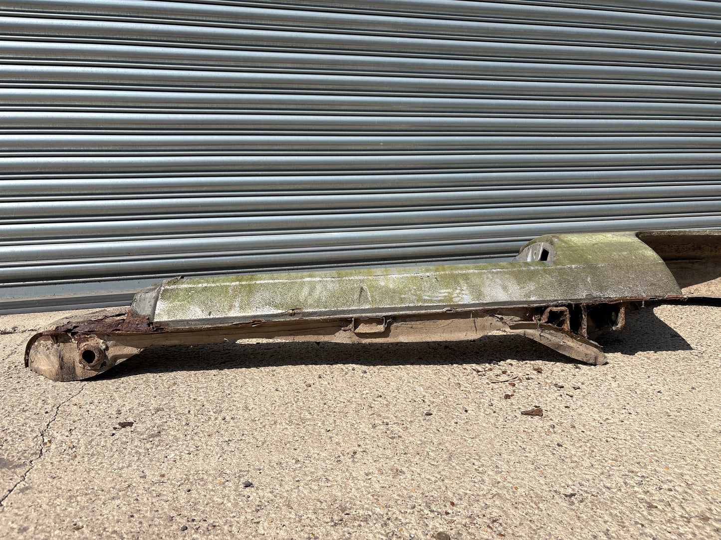 Porsche 924 left side cut, rear fender with sill