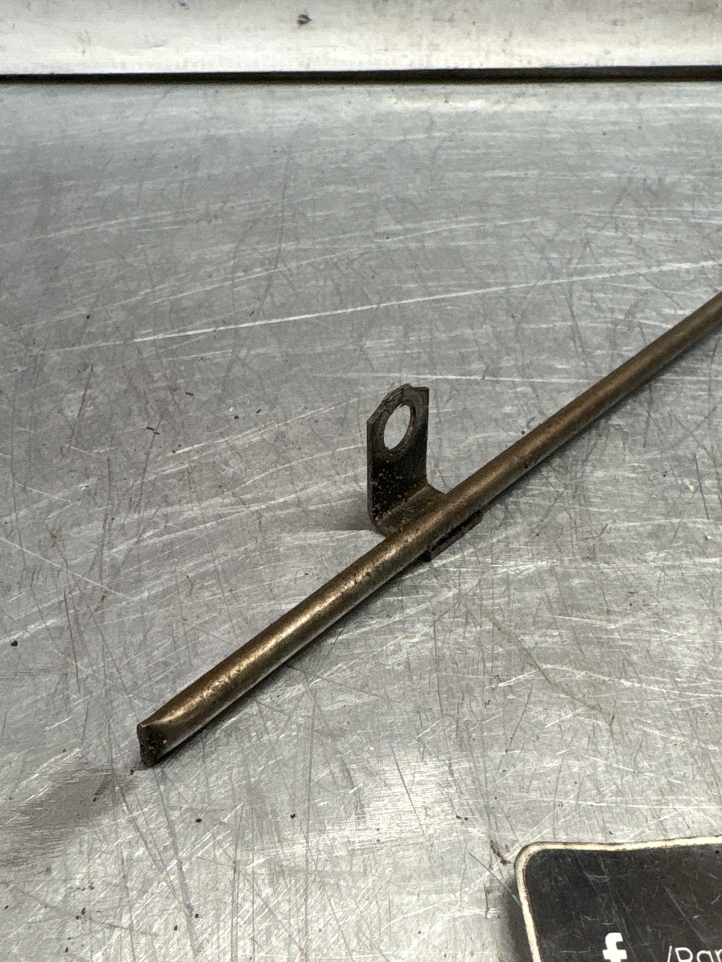 Tubo paraspruzzi barra spruzzatura olio camma Porsche 924 047115701 / 052115707