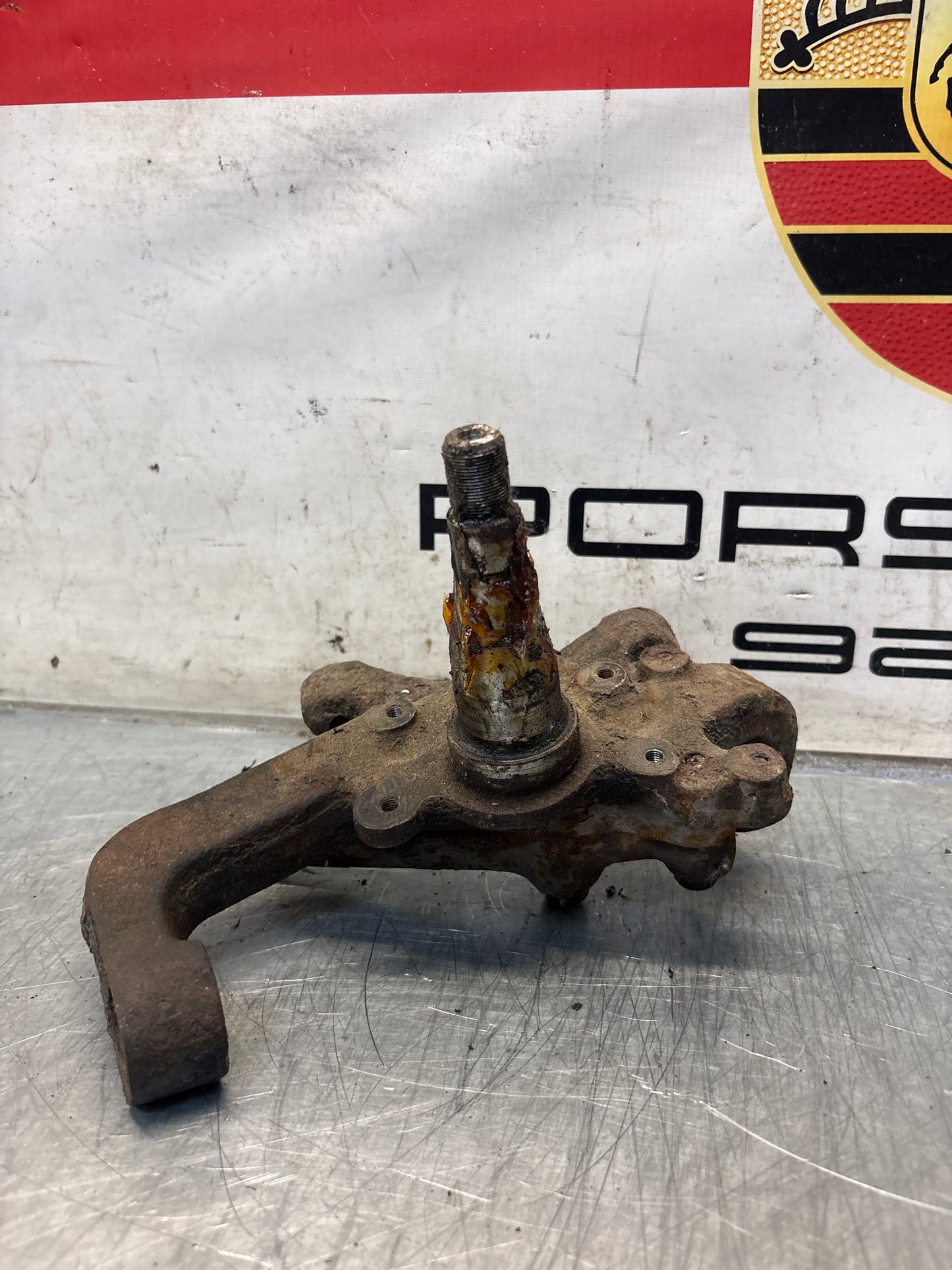 Porsche 928 right steering spindle knuckle, used 92834105817 / 92834105823