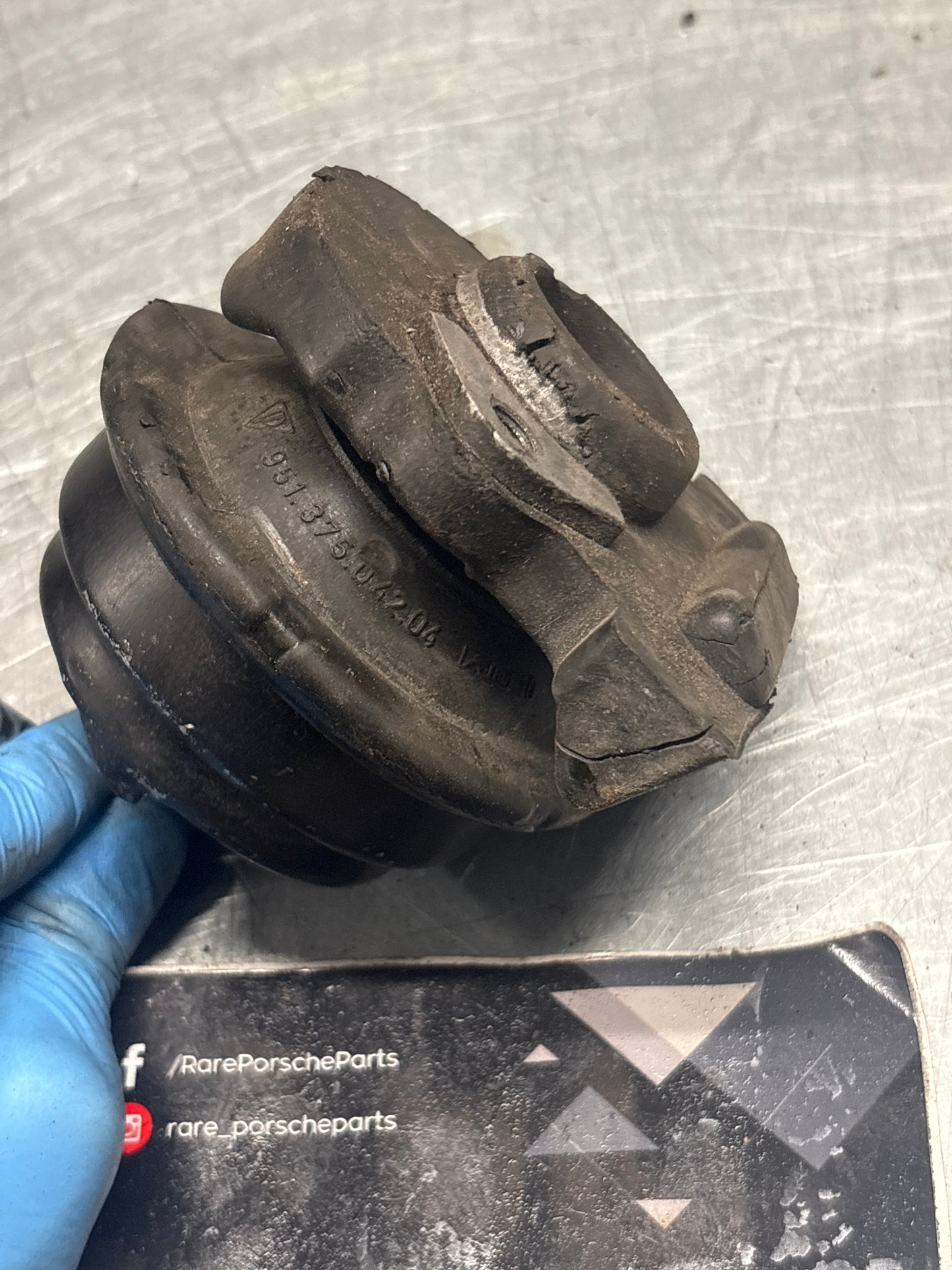 Engine Mount Porsche 924S 944 Turbo 968, used 95137504204