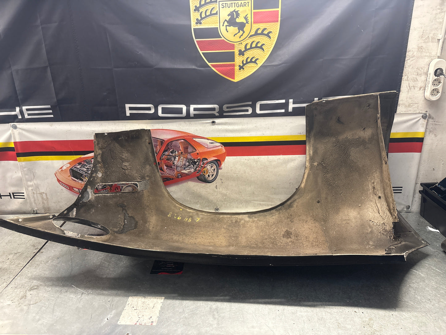 Porsche 928 -87 front left wing, 92850301103 used