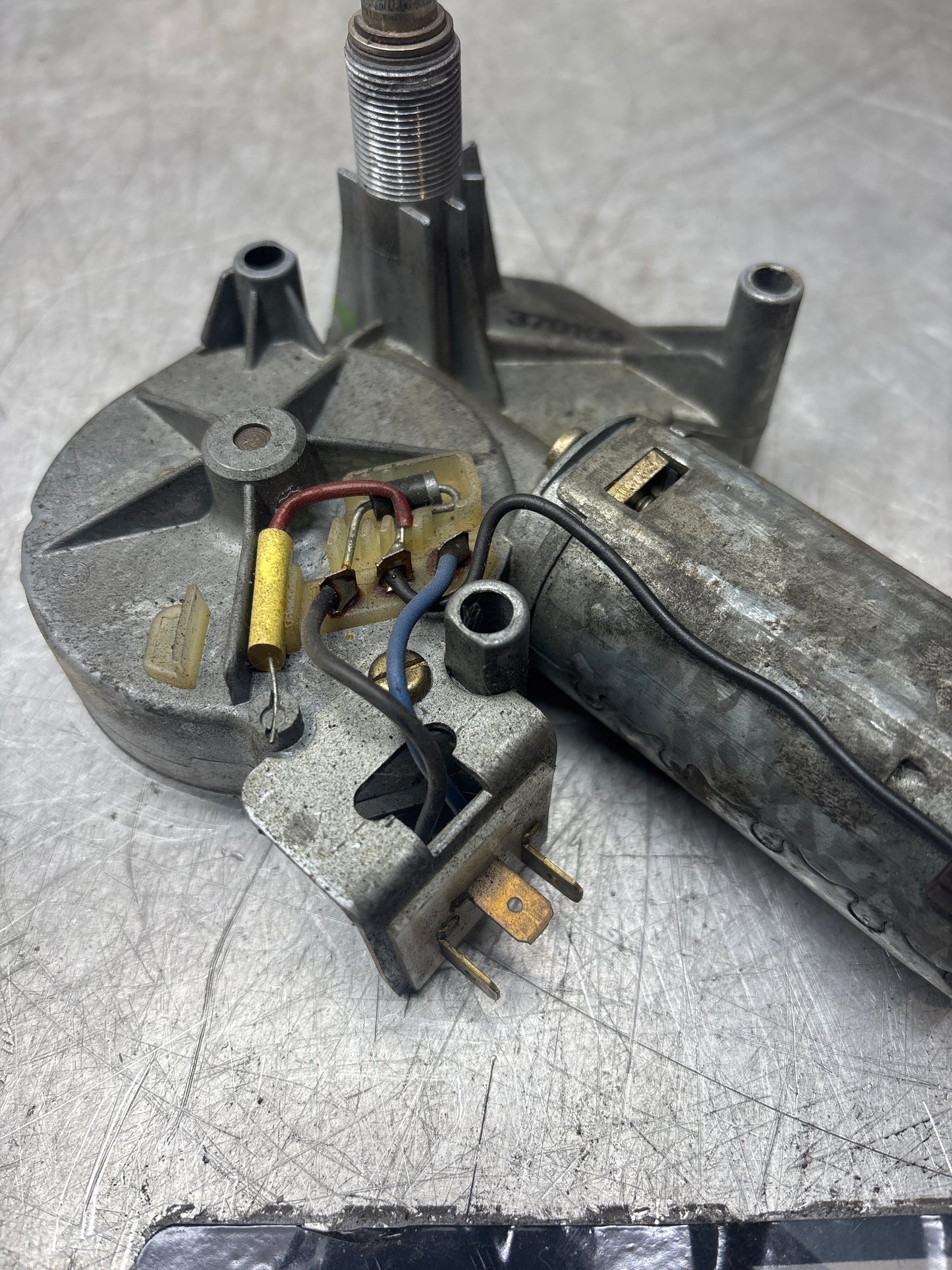 Porsche 944 rear wiper motor 94462803000 used later type, bigger axle