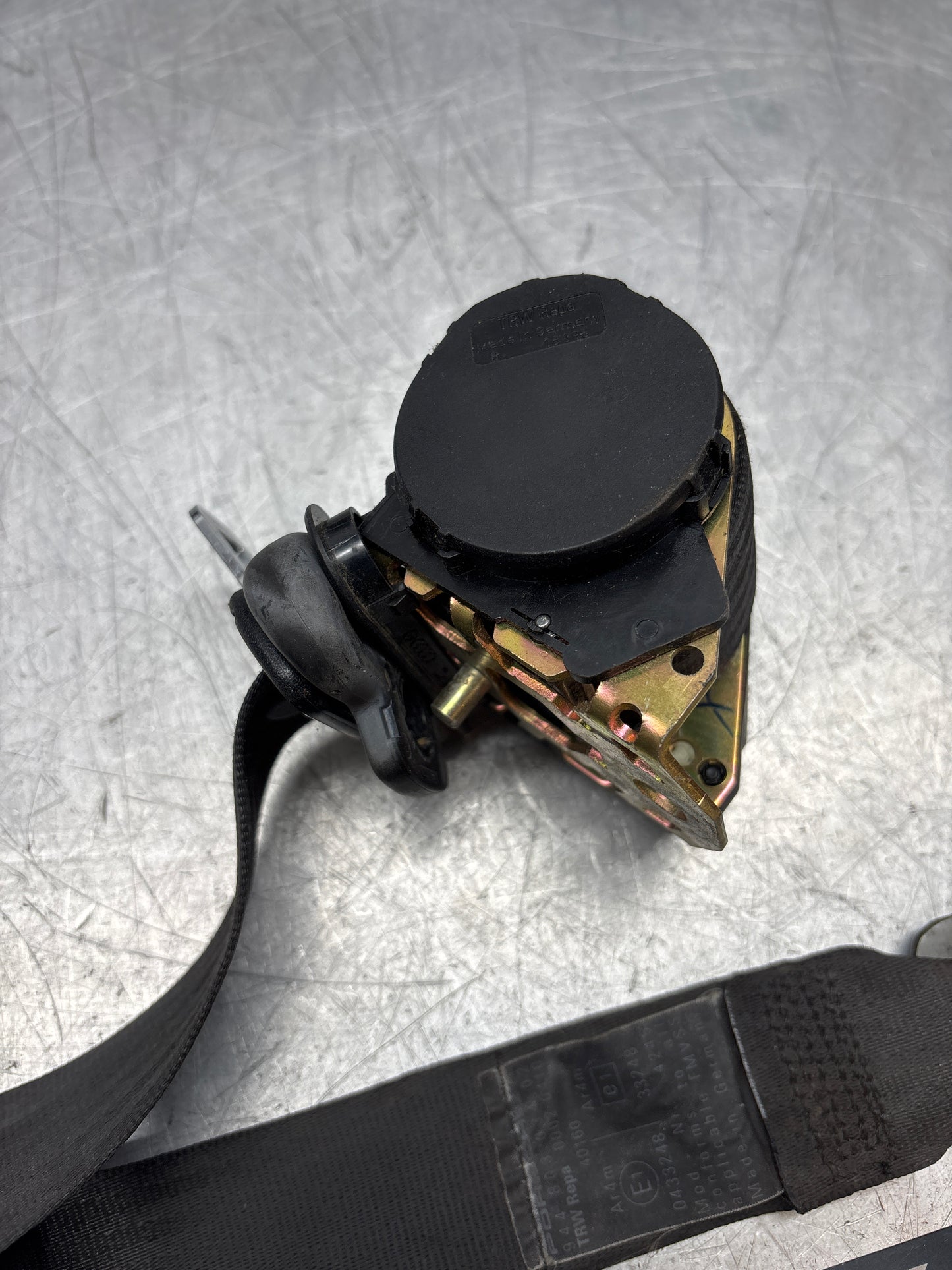 Porsche 944 S S2 Turbo front right O/S seat belt 94480303402, used