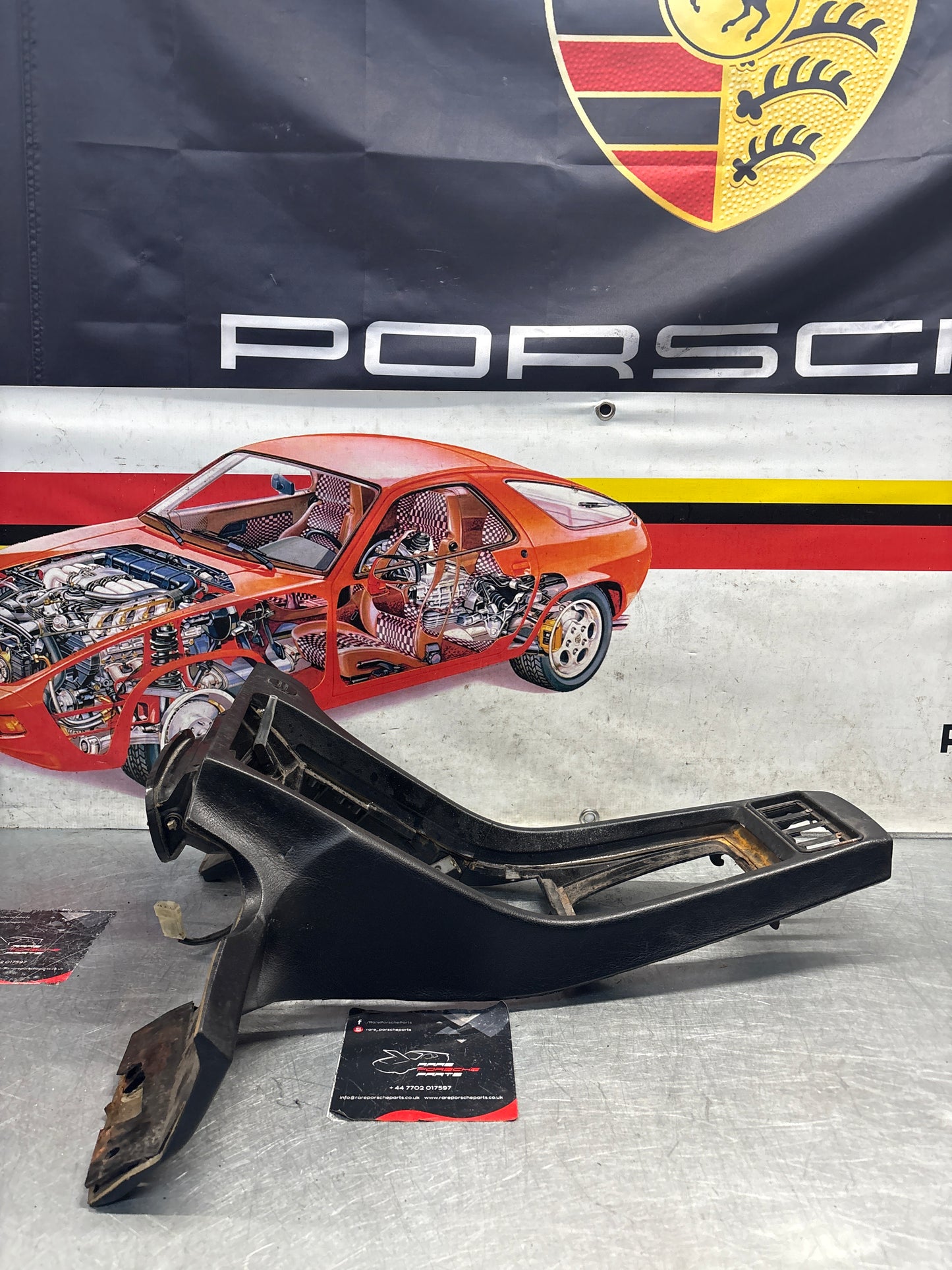 Porsche 928 Center console, used for spares or repair 92855206304 black