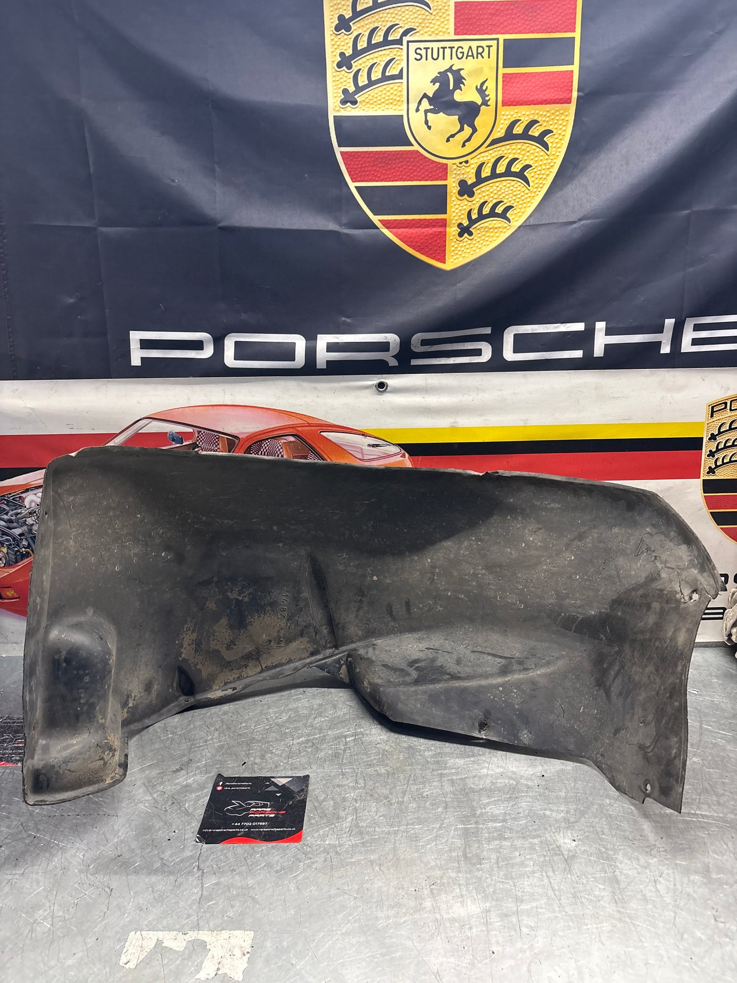 Porsche 928 wheel arch liner Left 92850438105 Used