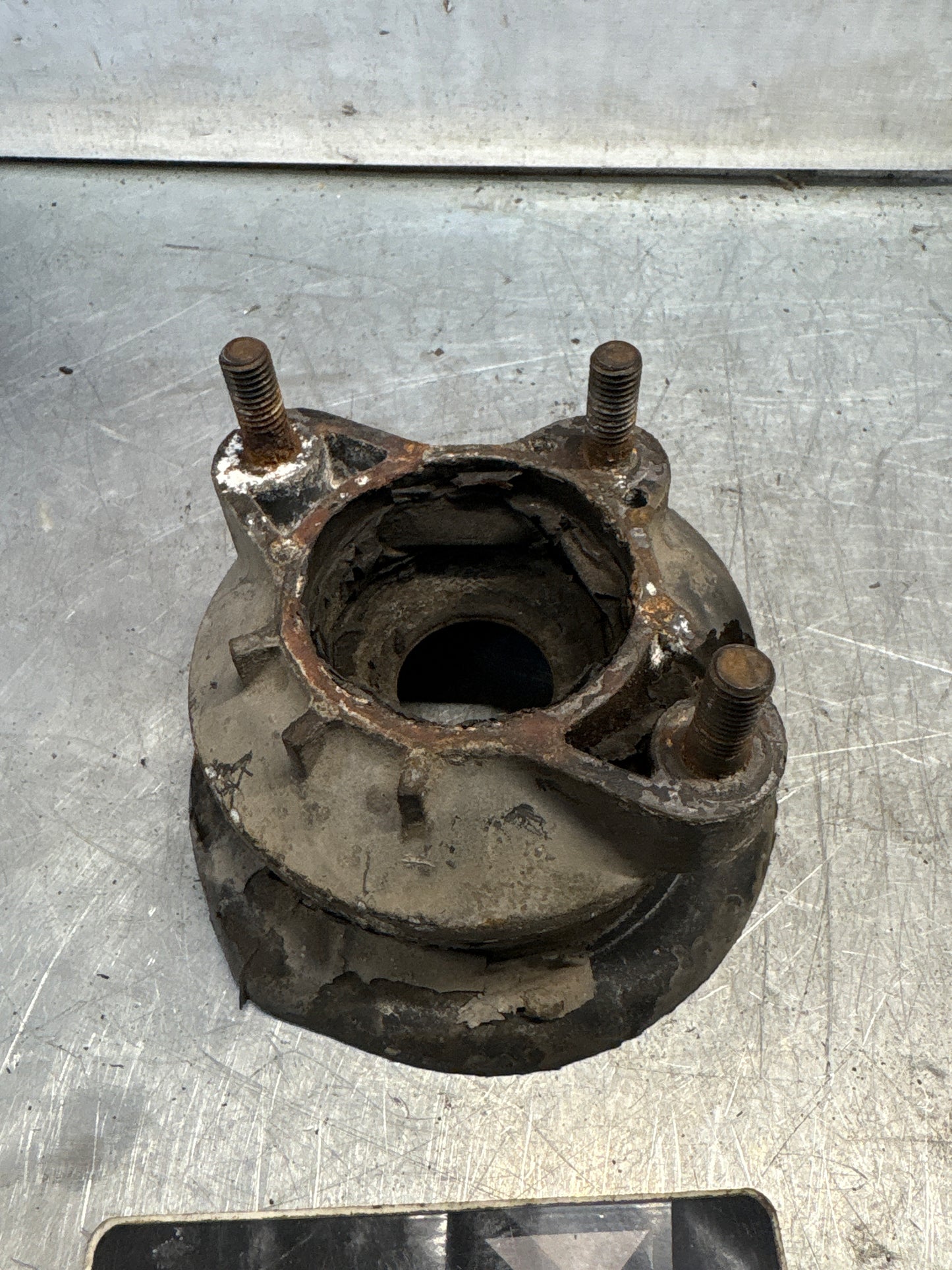 Porsche 928 Spring plate mount, used 92834304707