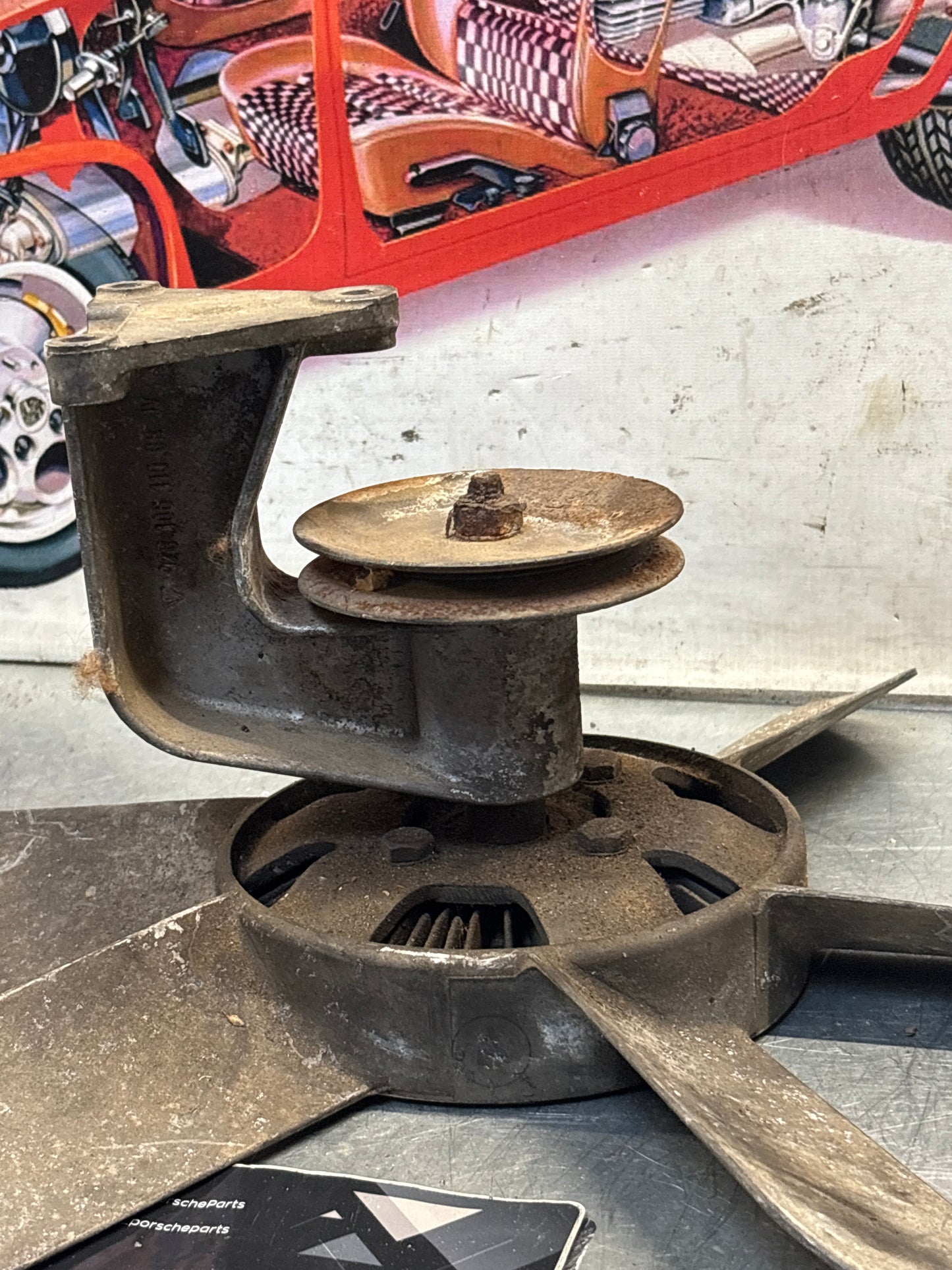 Porsche 928 Engine cooling viscous fan with bracket used 92810613701, 9281061101R