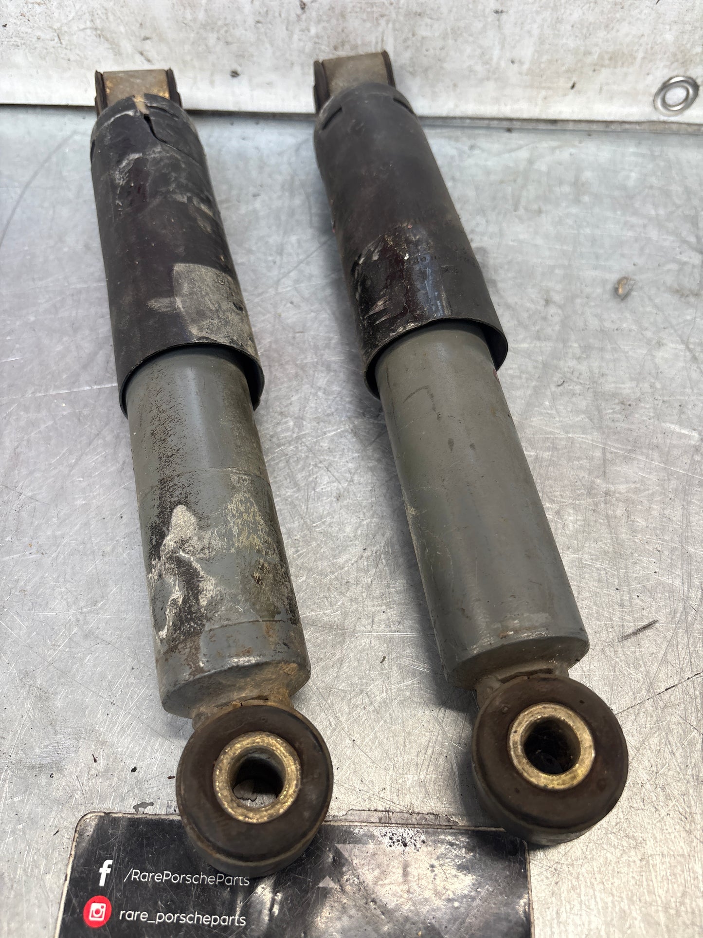 Porsche 944 86- pair of rear suspension shock absorbers, used 95133303205