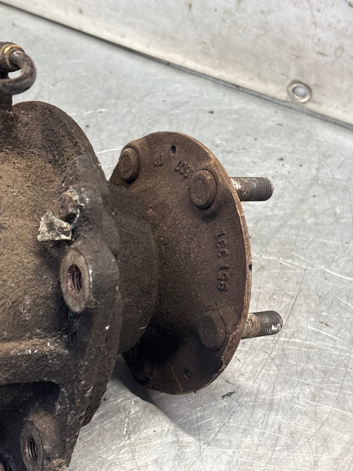 Porsche 944 alloy rear right trailing arm, used 95133151405 / 9513315144R used, with hubs