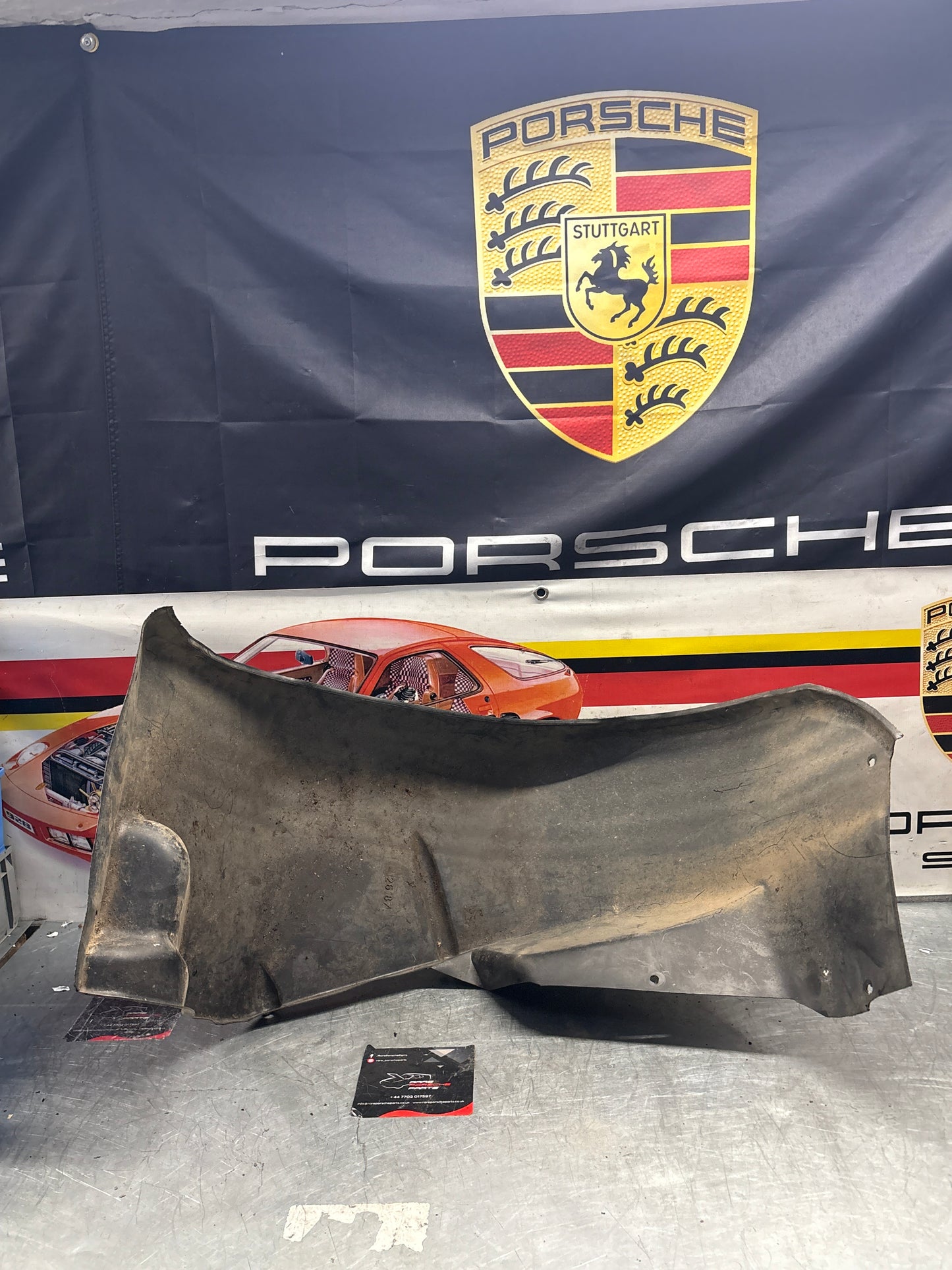 Porsche 928 wheel arch liner Left 92850438105 Used