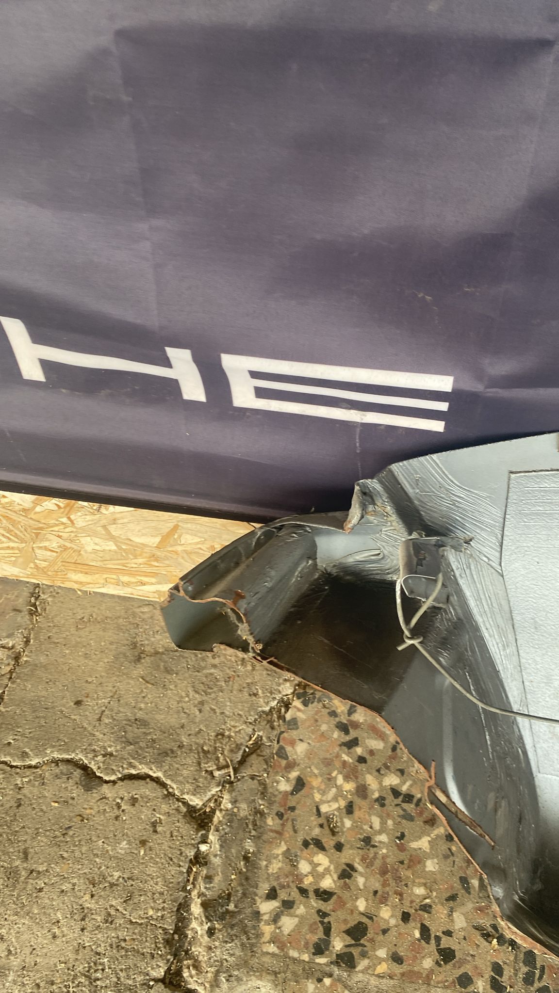 Porsche 944 left side cut, rear fender 94450390303,