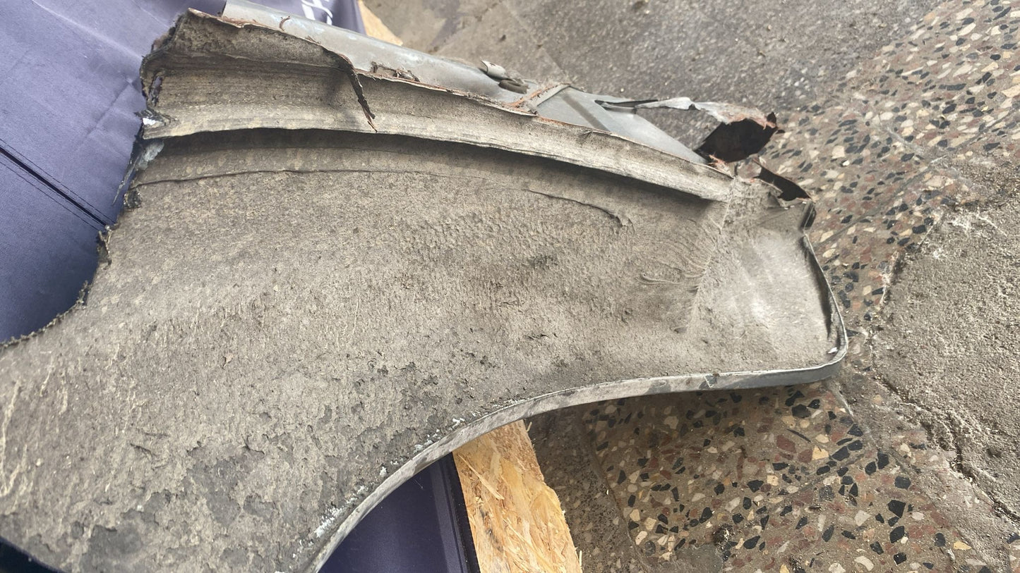 Porsche 944 left sill rear end section 94450361102