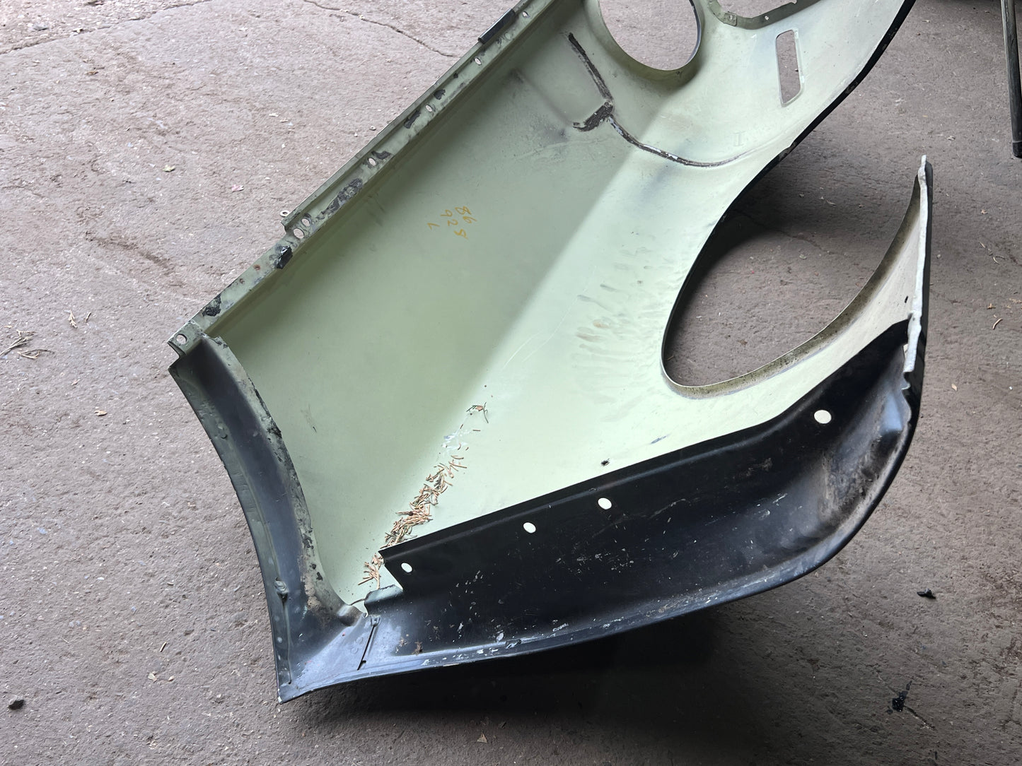 Porsche 928 -87 front left wing, 92850301103 used