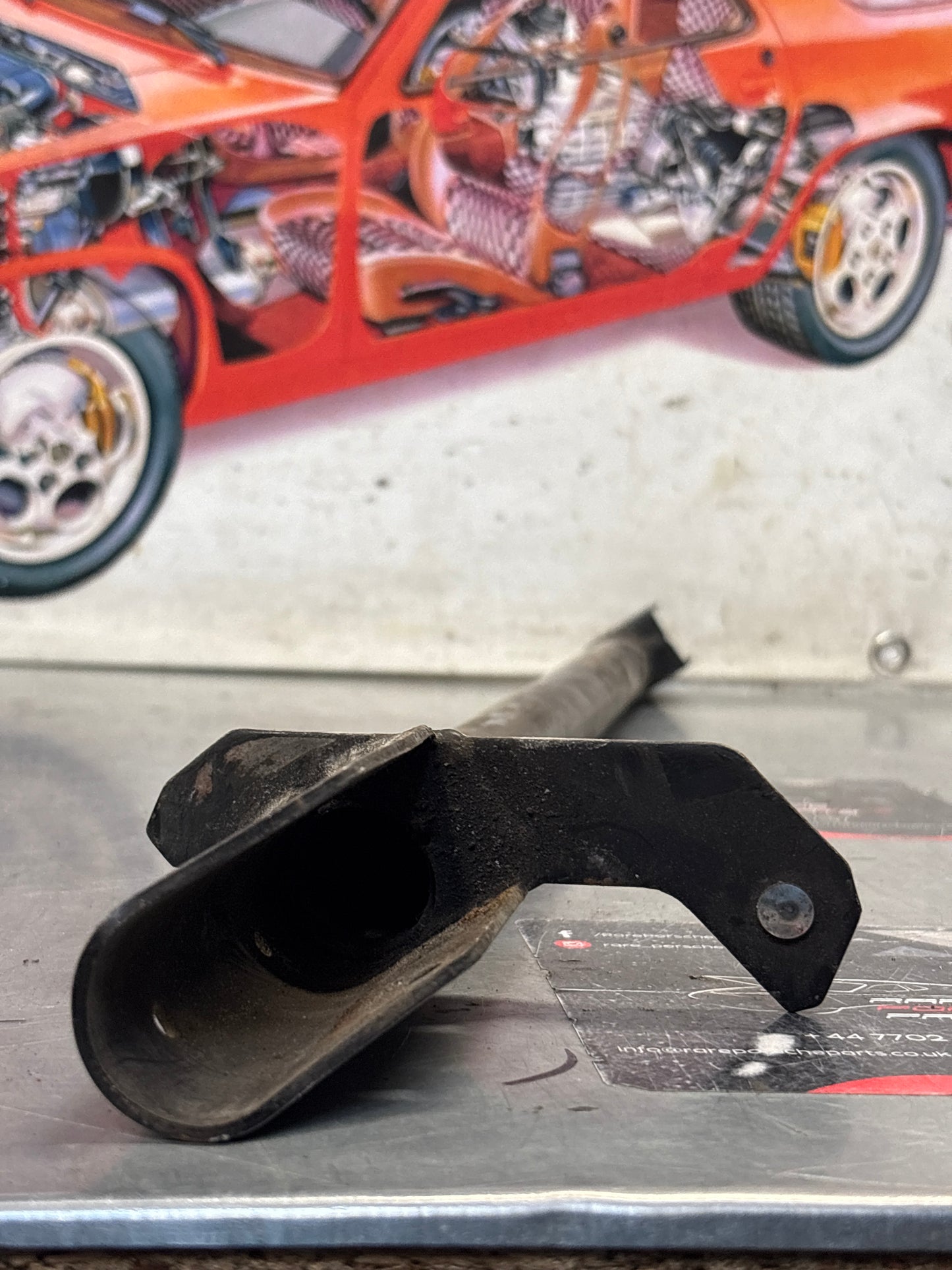 Porsche 928 Head light centre shaft, used, 92875004105