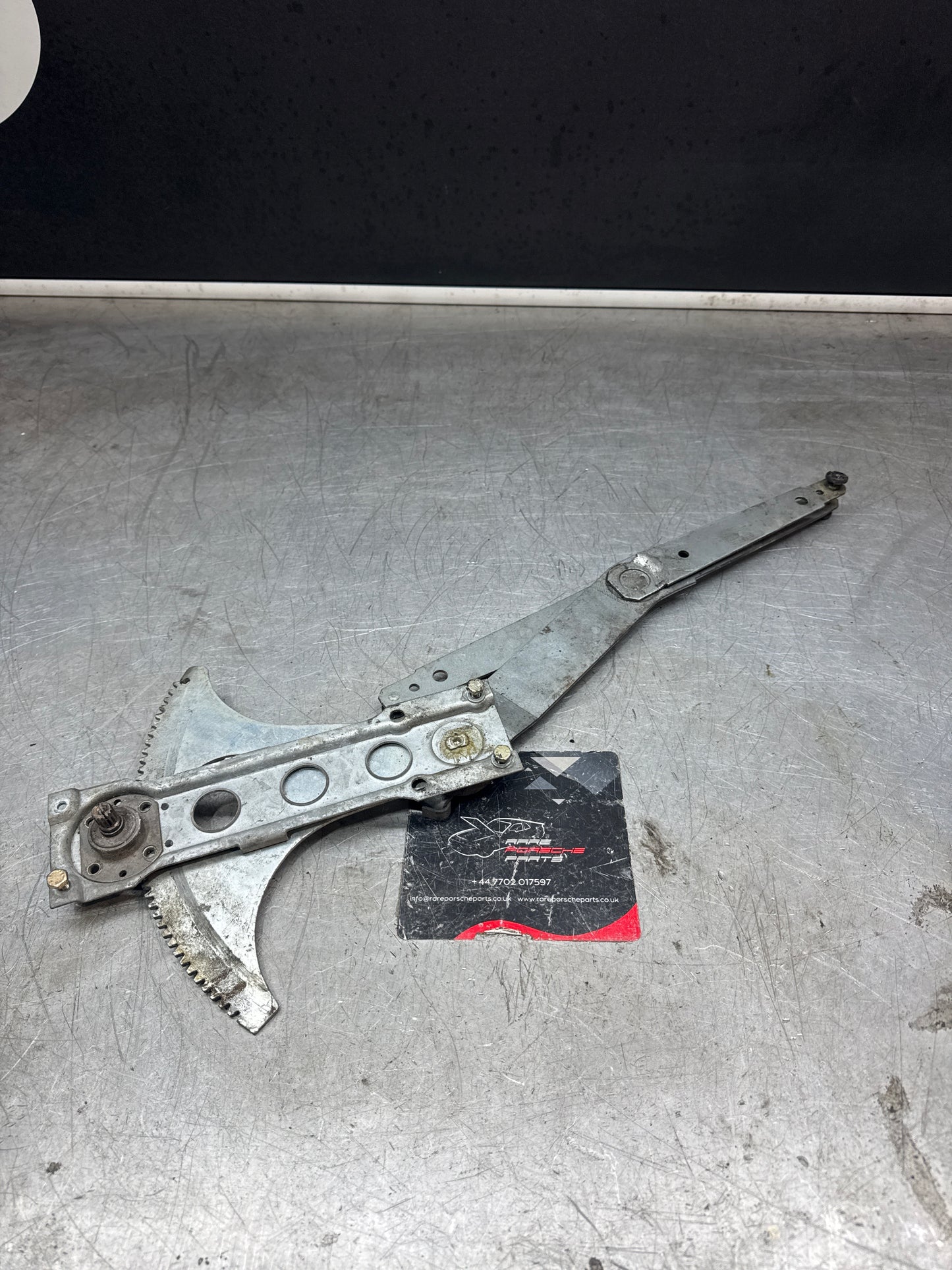 Porsche 968 club sport manual window regulator. Good condition. Right side. 477837442A