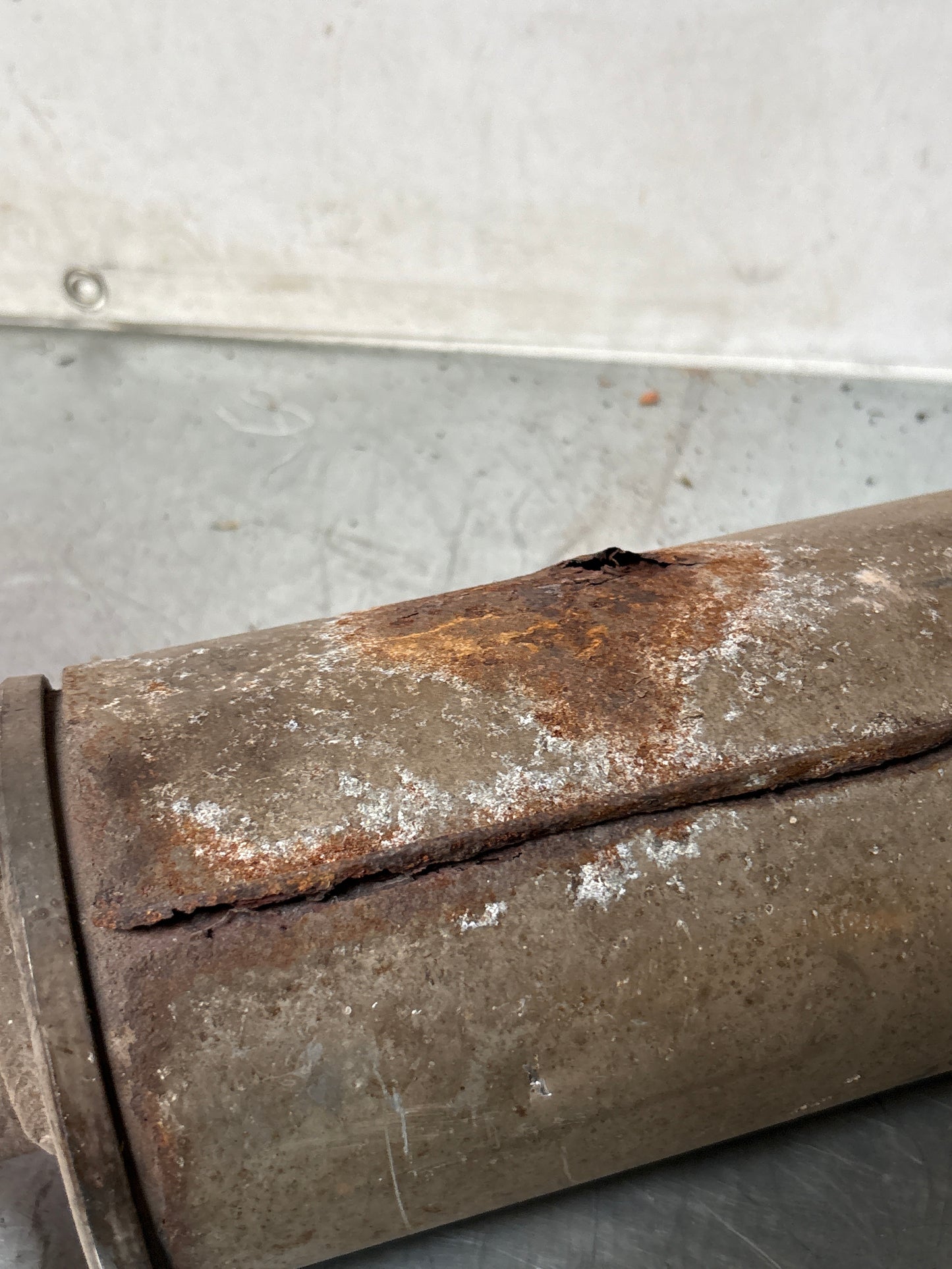 Porsche 944 exhaust middle section, used 94411108201 / 94411108300