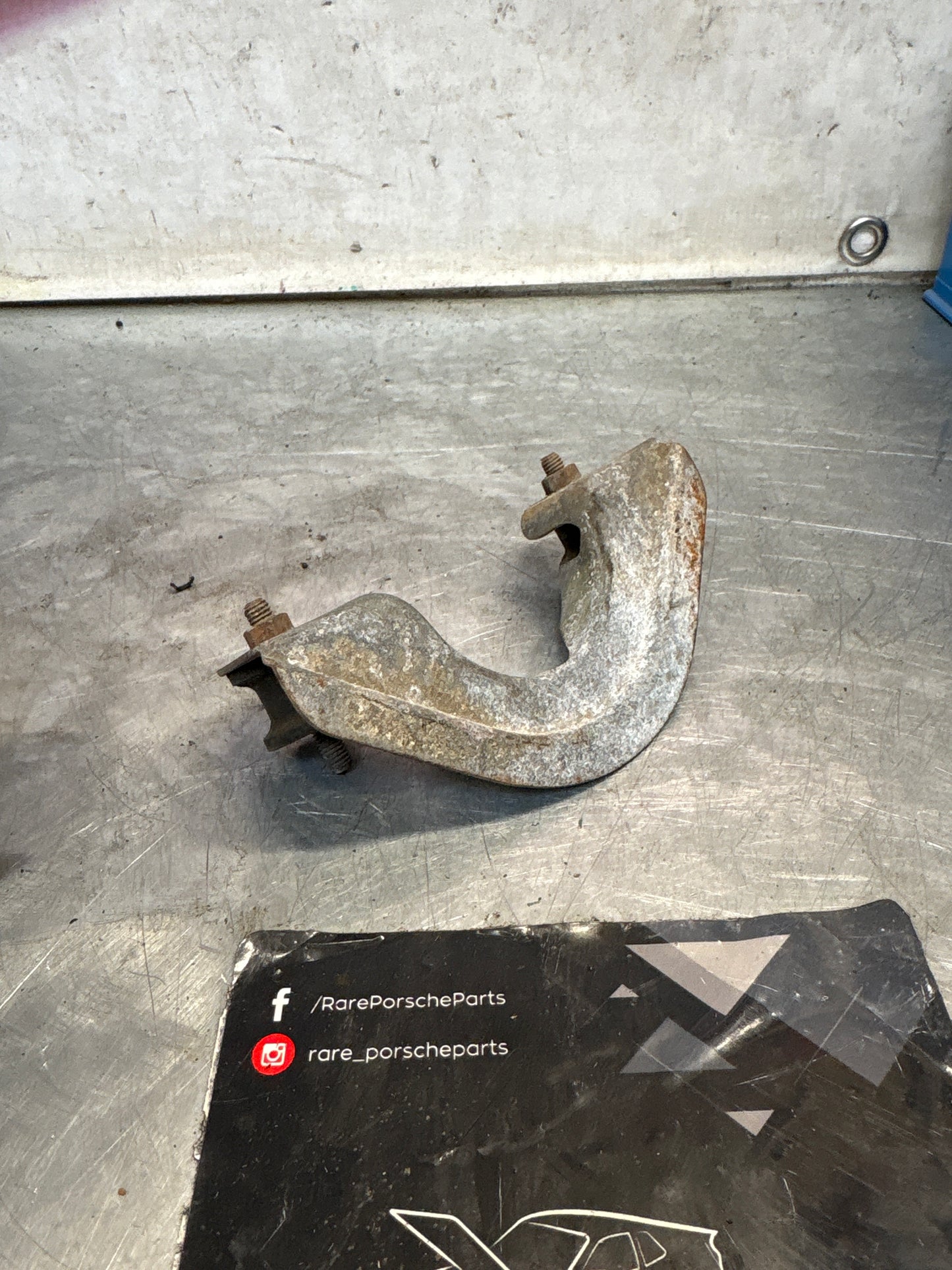 Porsche 924 2.0 80- fuel accumulator bracket, 477209291 used