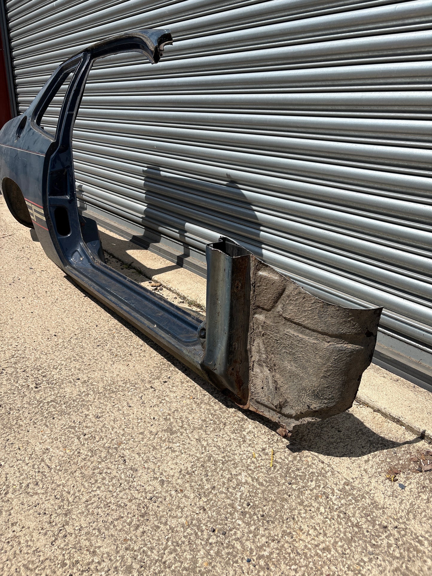 Porsche 924 right side cut, rear fender with sill