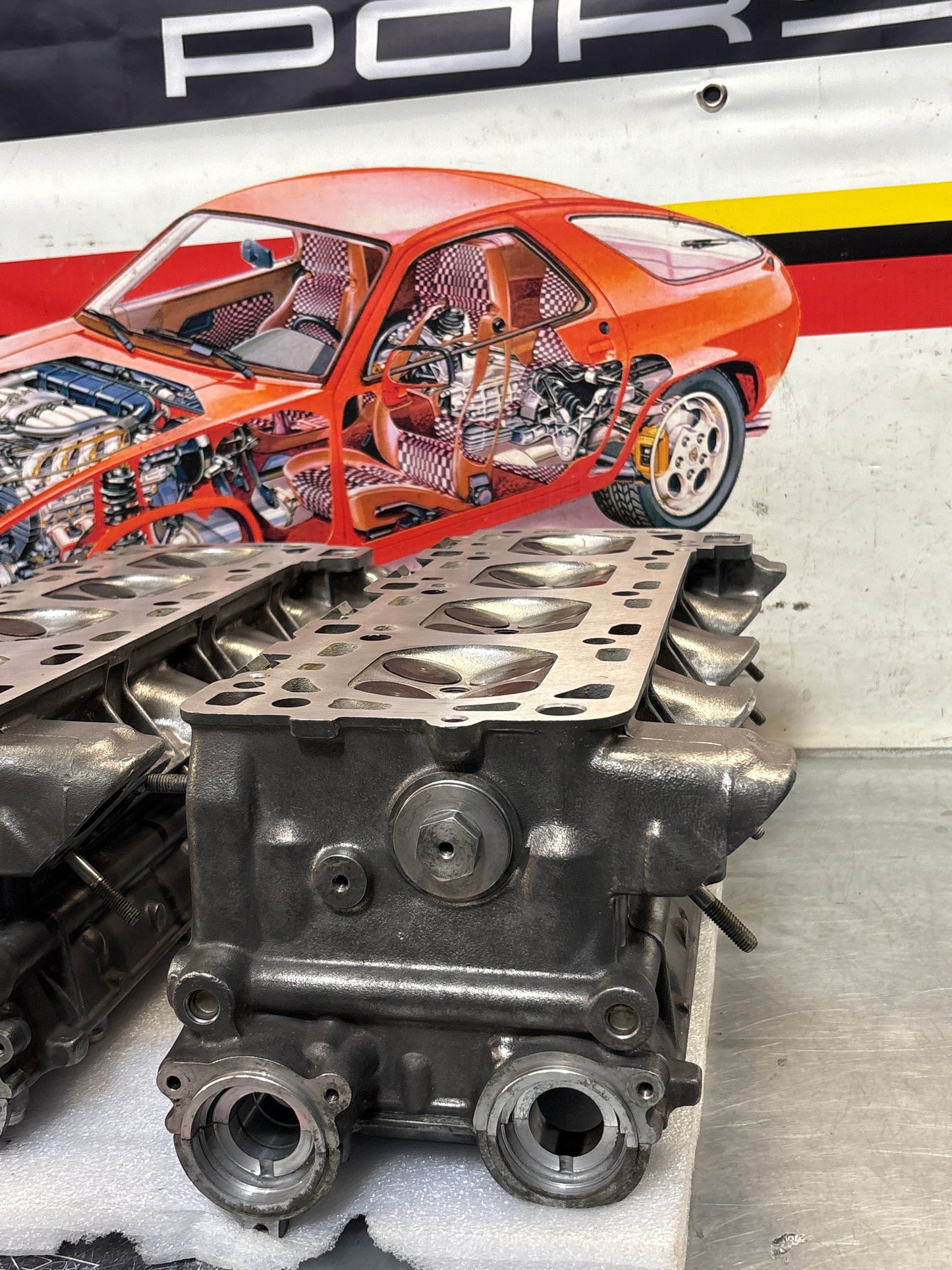 Porsche 928 S4 Pair of cylinder head, refurbished 9281044131R