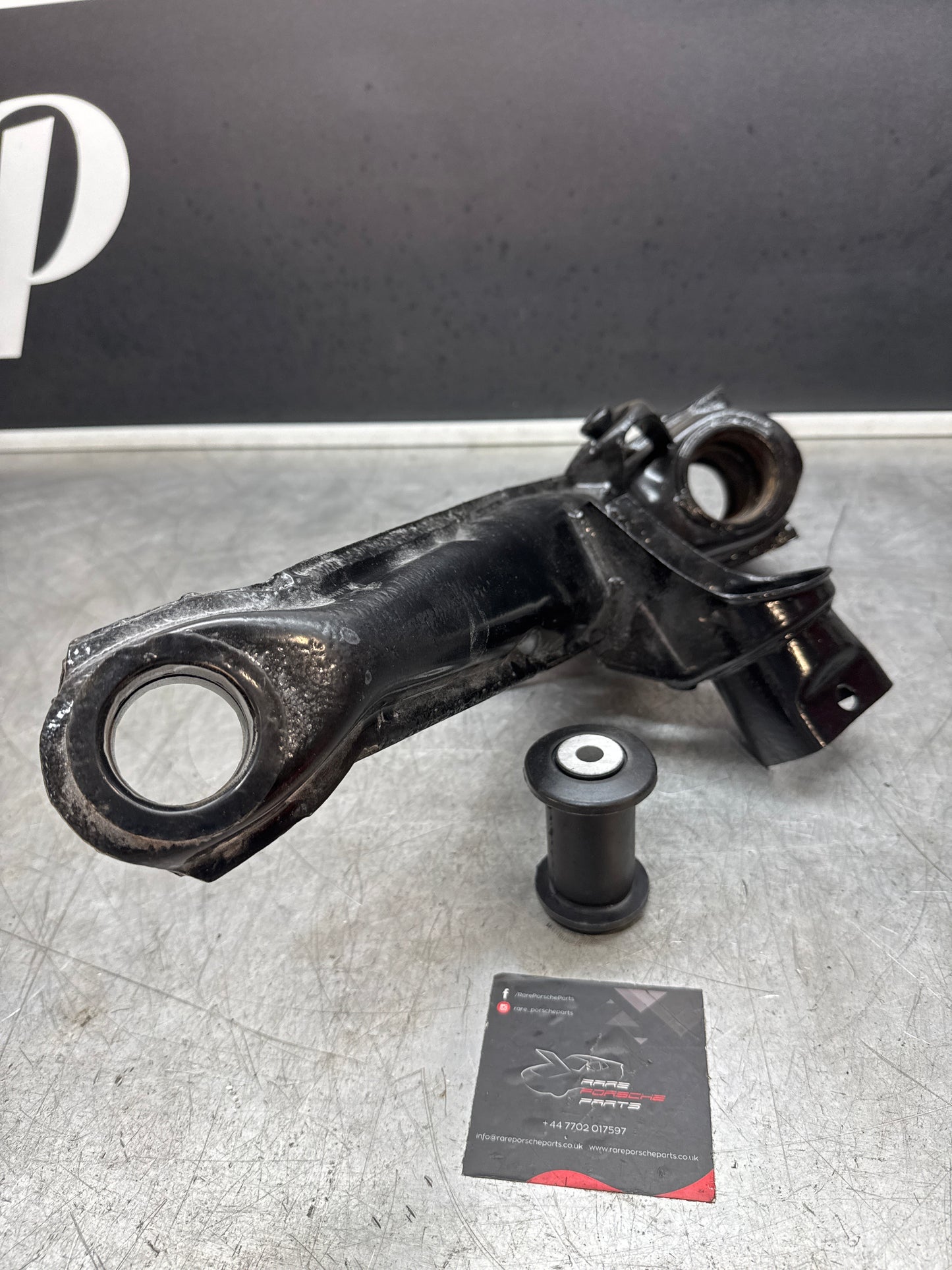 Porsche 924 944  -85.5 Rear right trailing arm, refurbished 94433102200