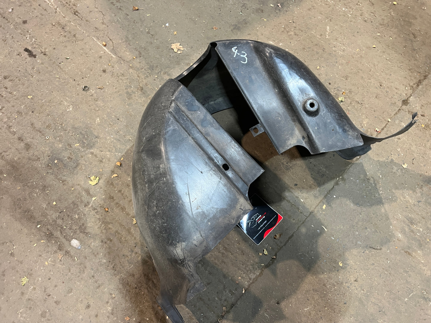 Porsche 944 from 85.5 wheel arch liner  Left, 94450438100 Used