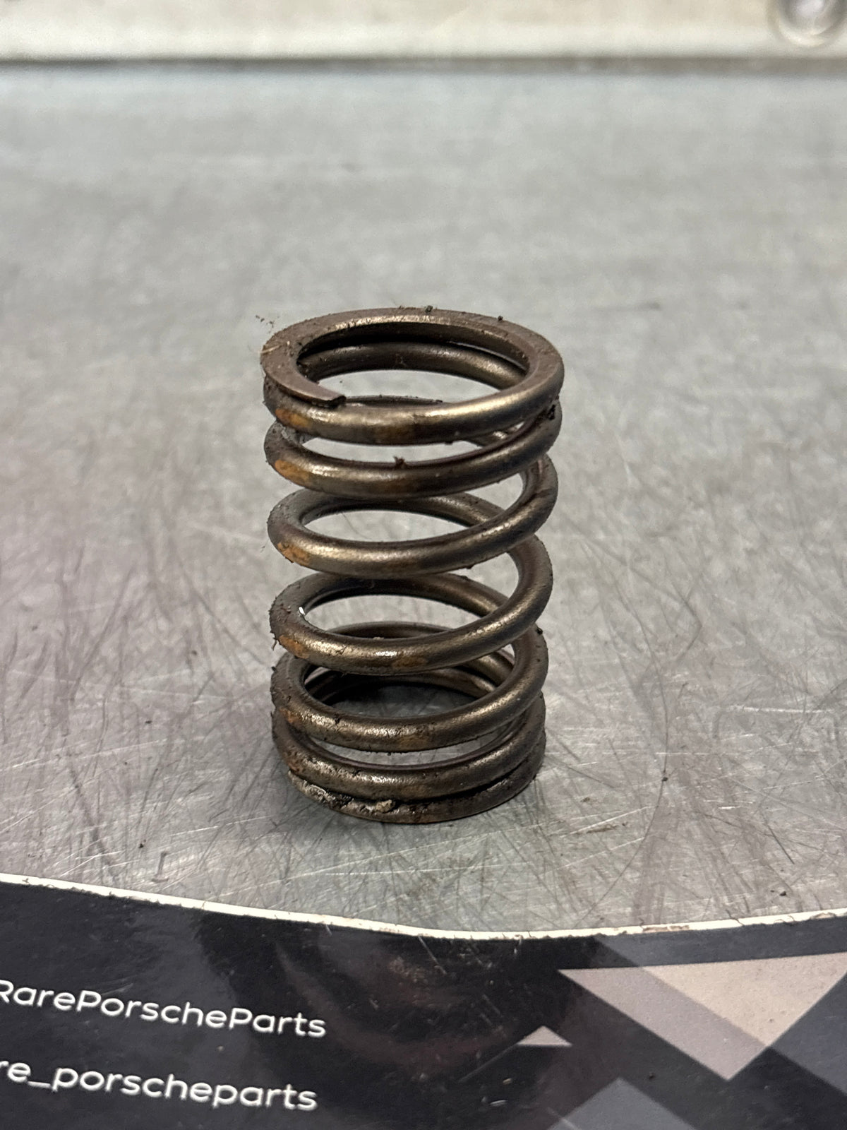 Porsche 924 outer valve spring, used 046109623