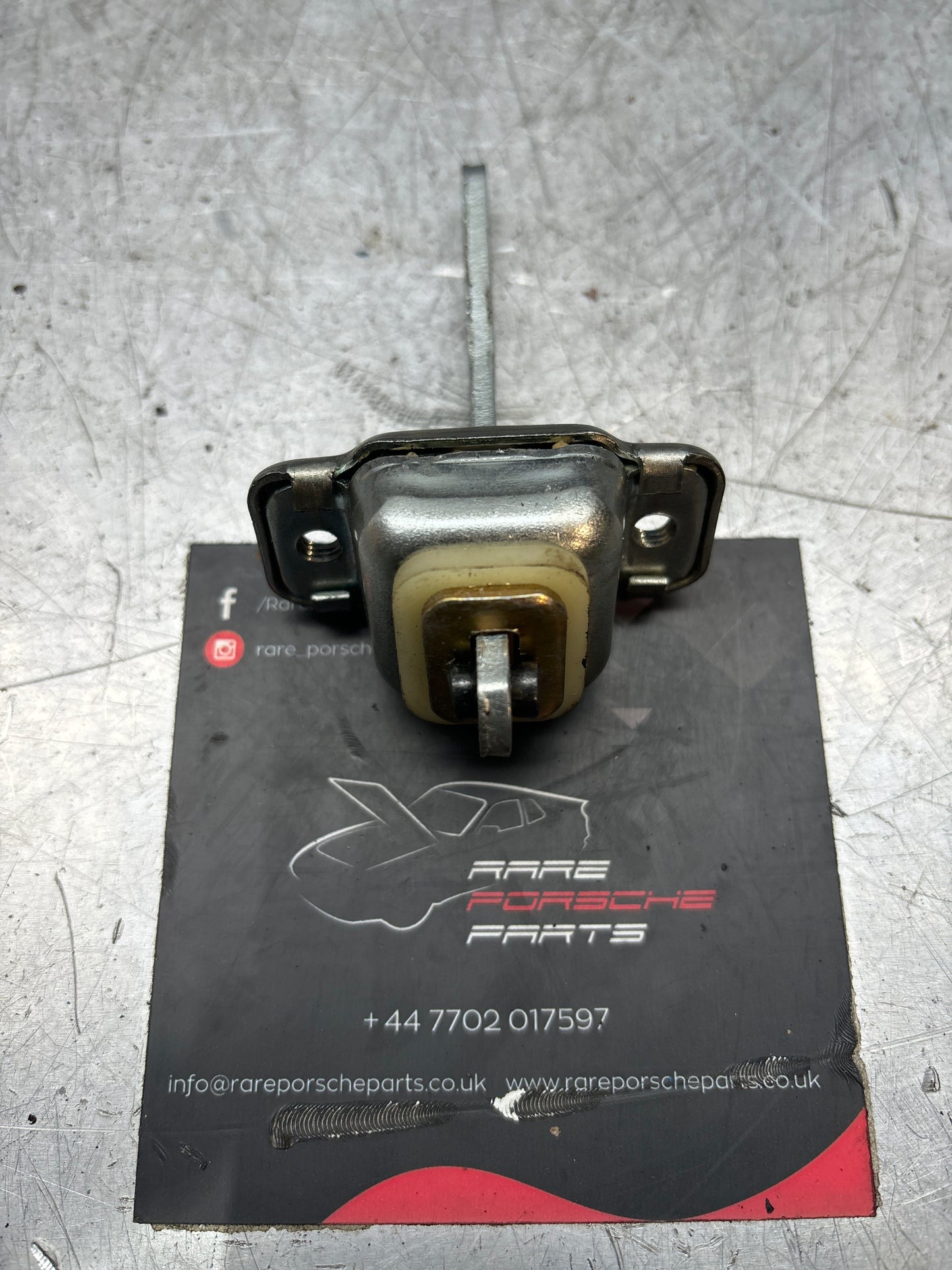 Fermaporta Porsche 924/944, nuovo. 94453760900