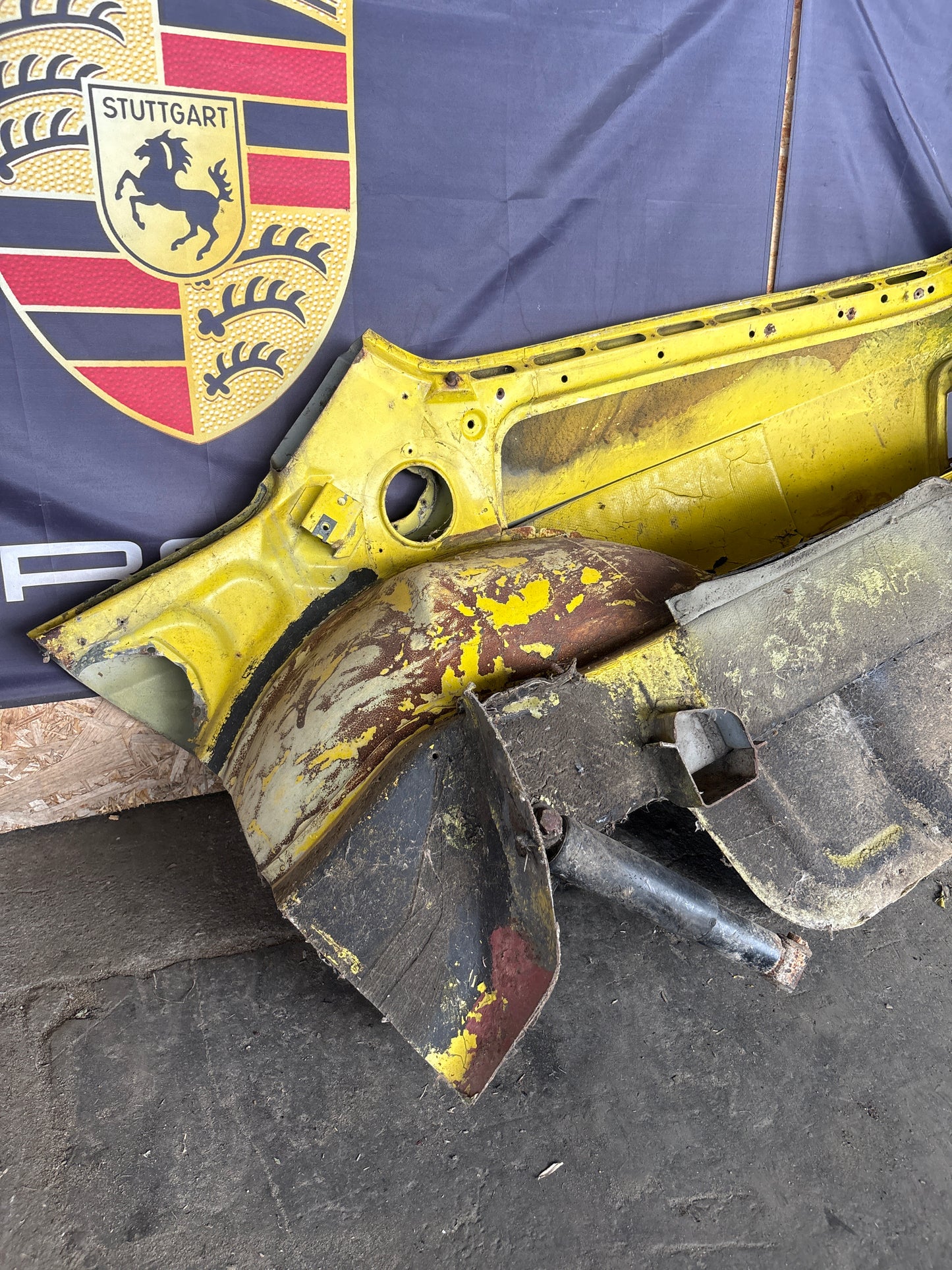 Porsche 924 1976-79 Right side cut, rear fender 477809844