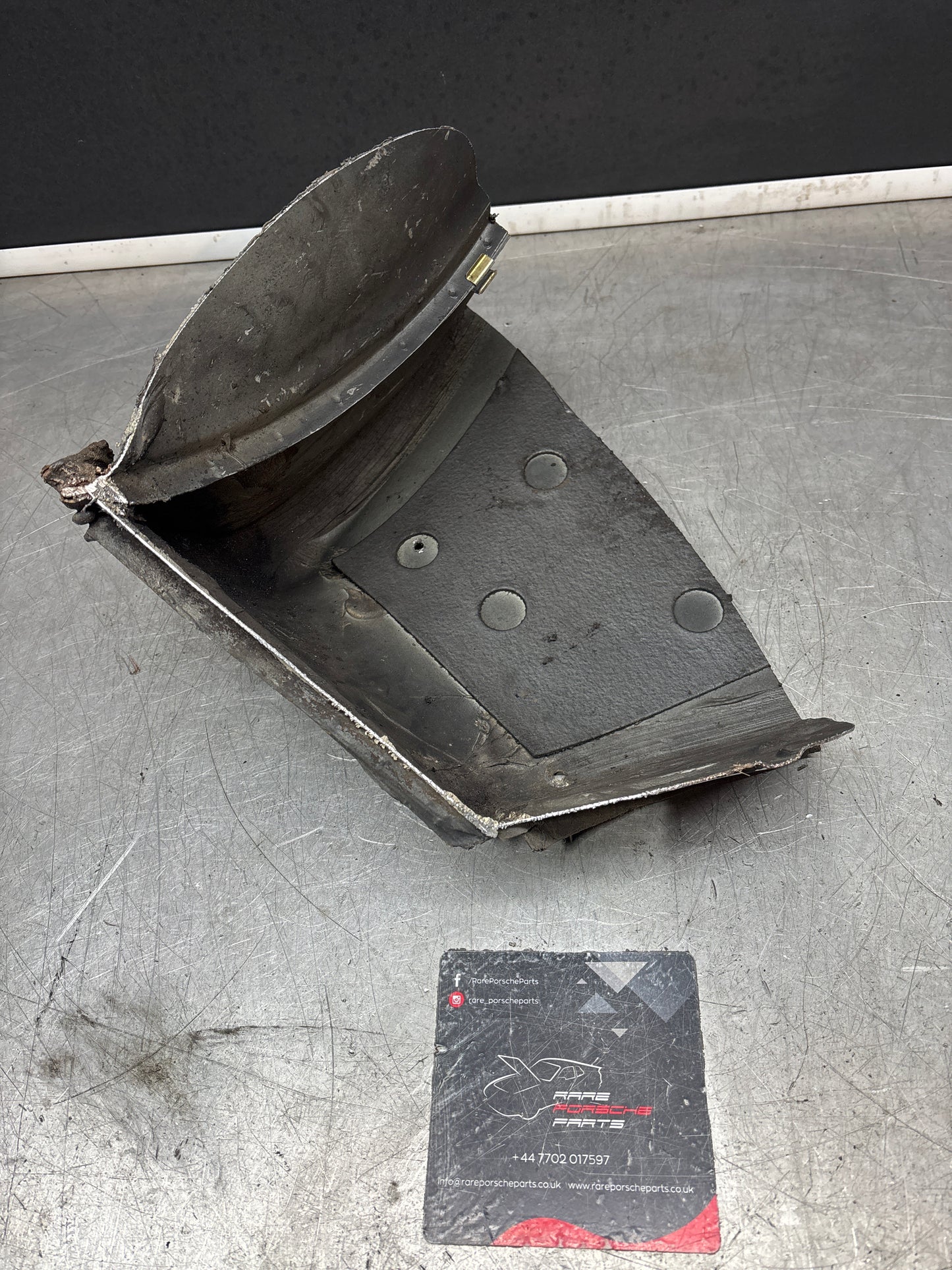 Porsche 944 Right rear fender cut, rear corner 94450390403