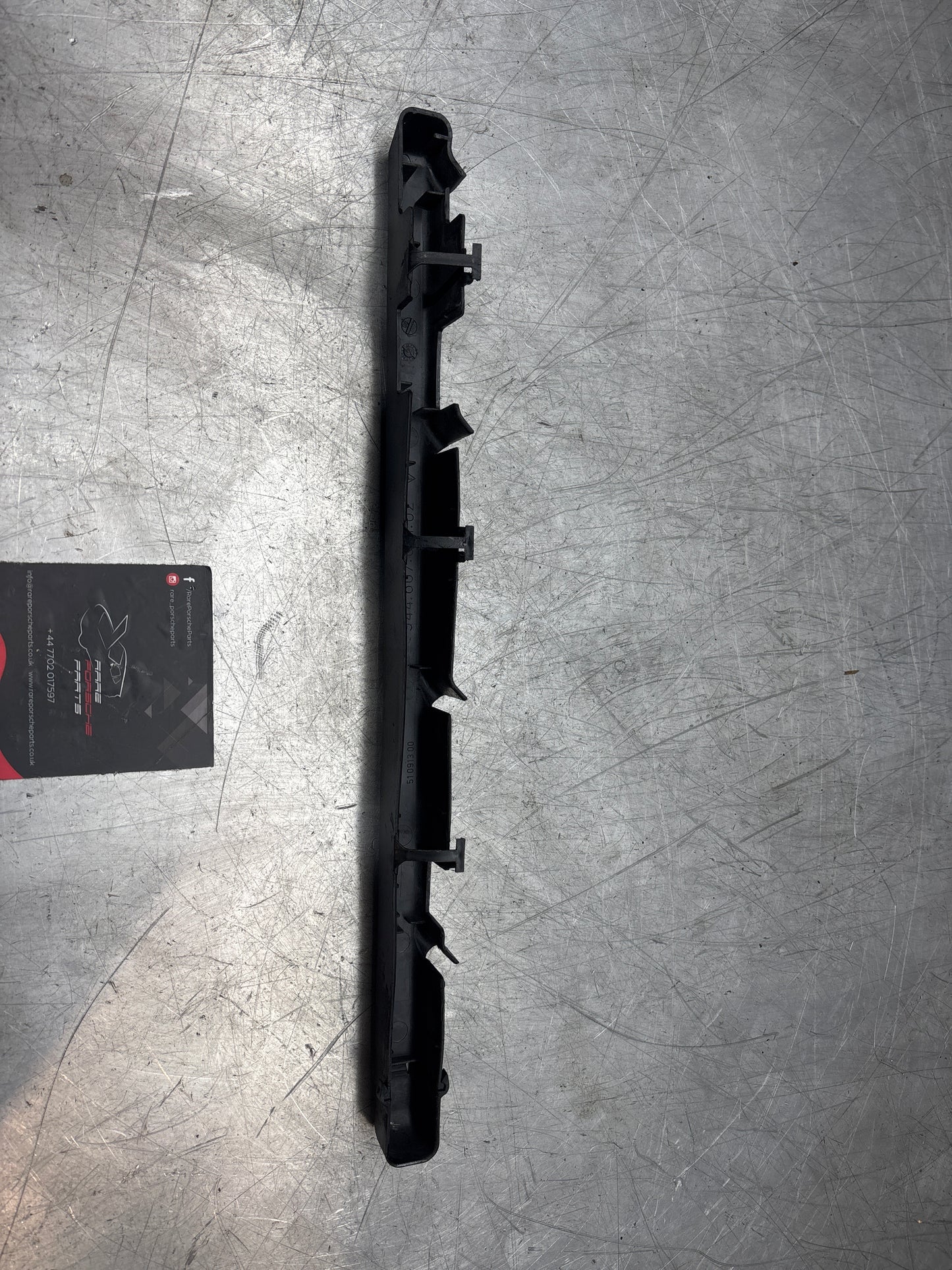 Rivestimento del coperchio del binario dell'iniettore del carburante Porsche 944 94460708102, usato