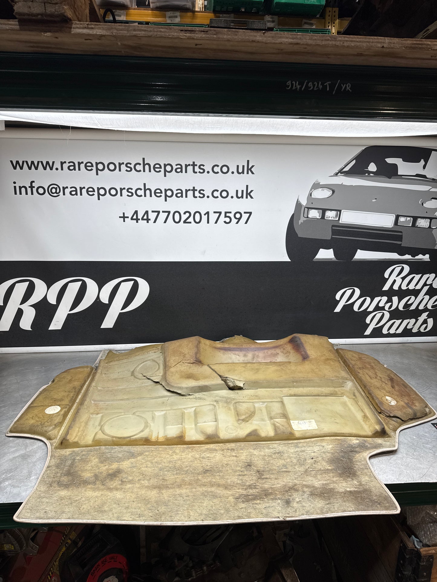 Porsche 924S 944 85.5- boot carpet, champagne, 94555506303 used, space saver wheel type